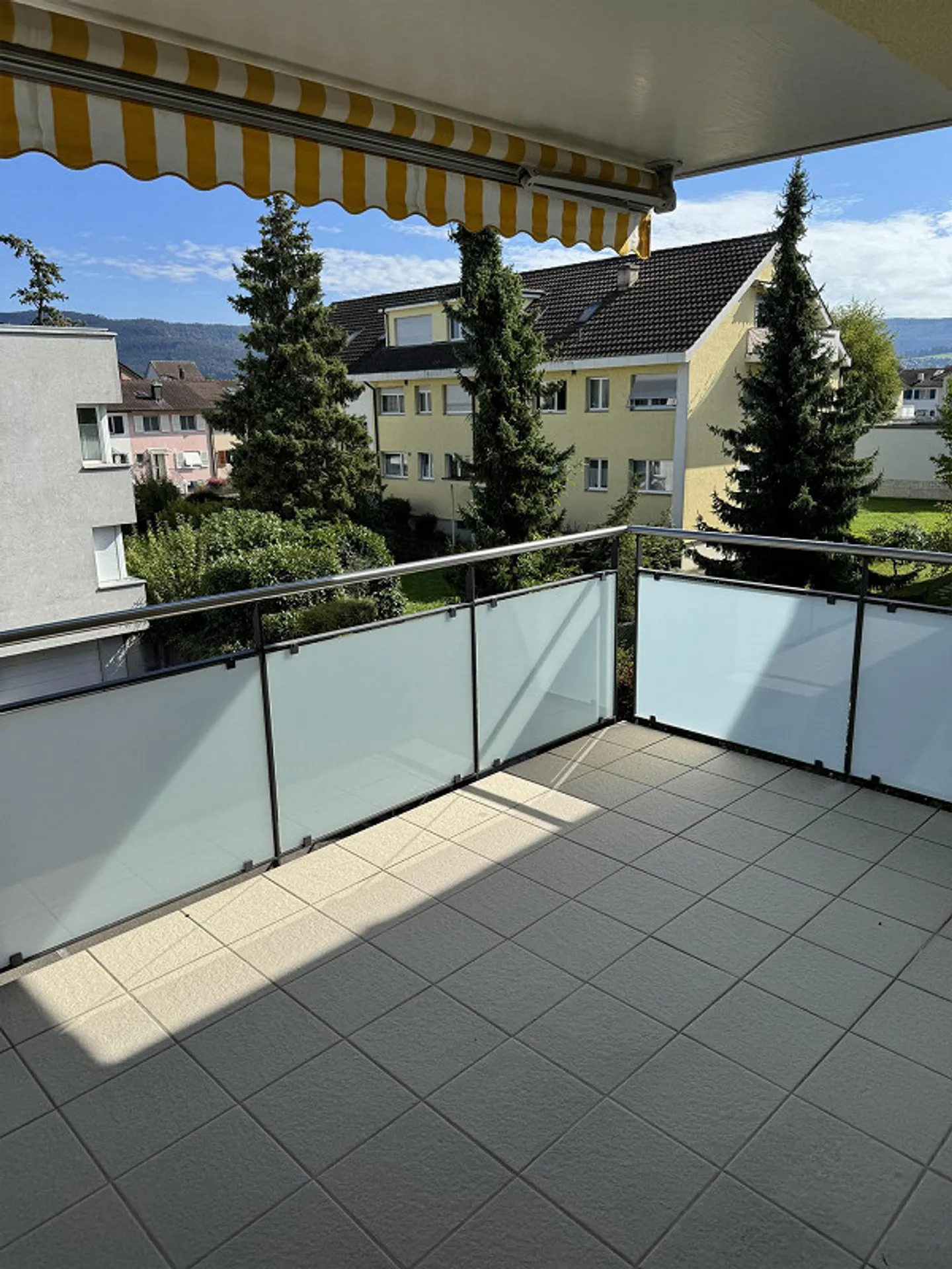 Beautiful apartment with large balcony in a quiet side street - Photo 9 of 10