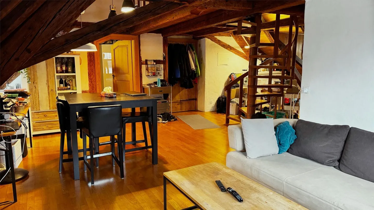 Appartement en duplex historique de 4,5 pièces au cœur de la vieille ville d'Arbon - Photo 2 sur 19