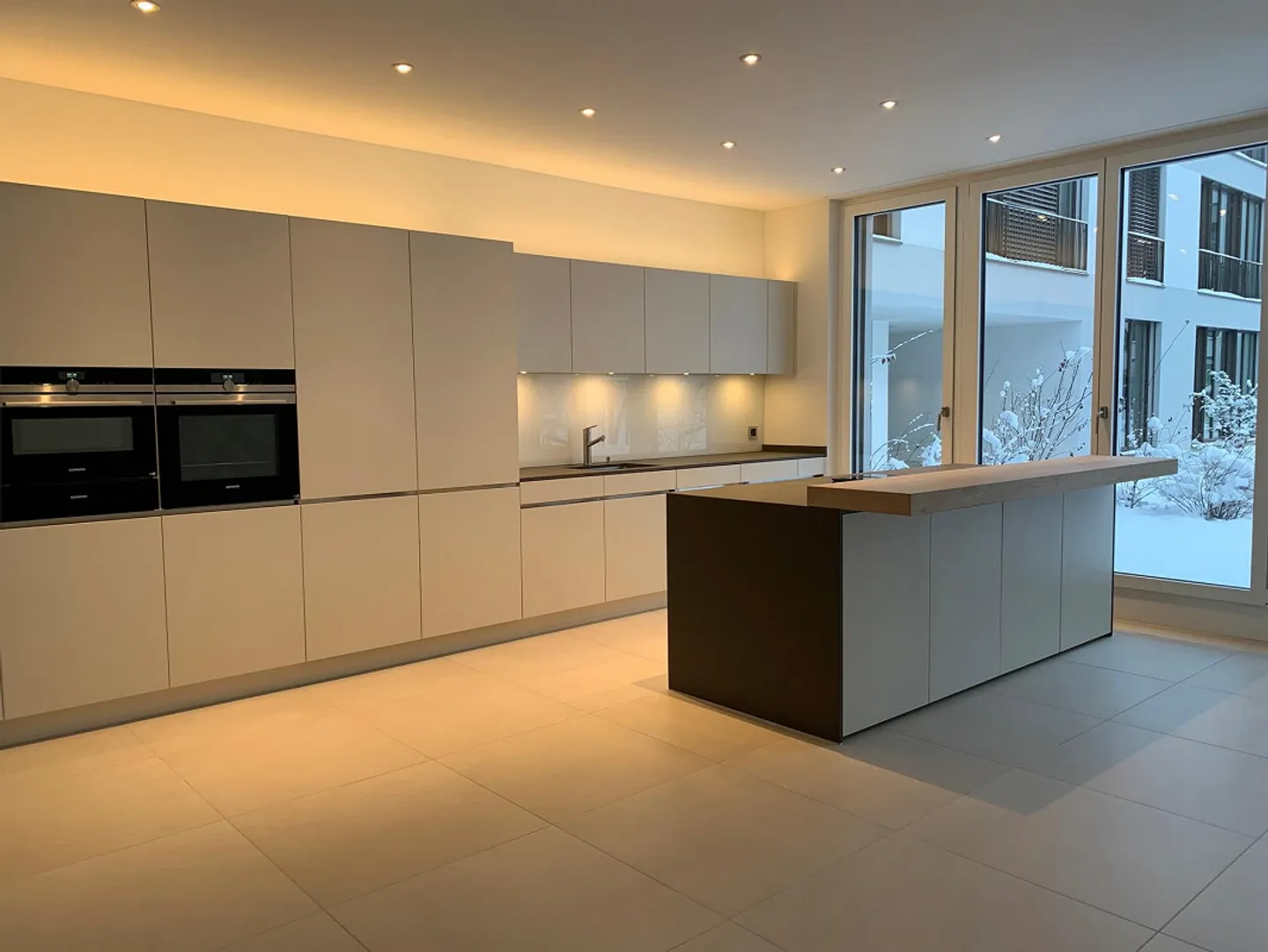 Modern, spacious ground floor apartment - Photo 1 of 11