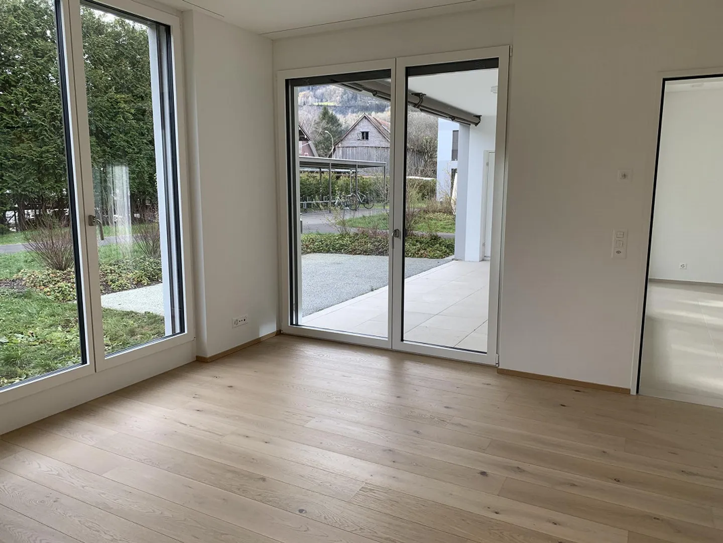 Modern, spacious ground floor apartment - Photo 6 of 11