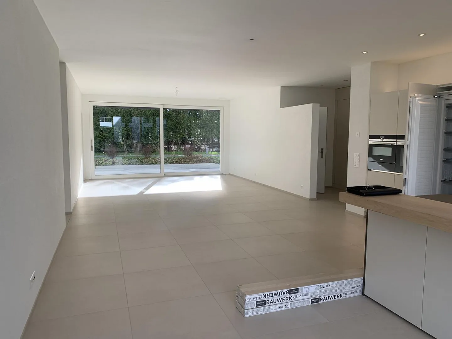 Modern, spacious ground floor apartment - Photo 2 of 11