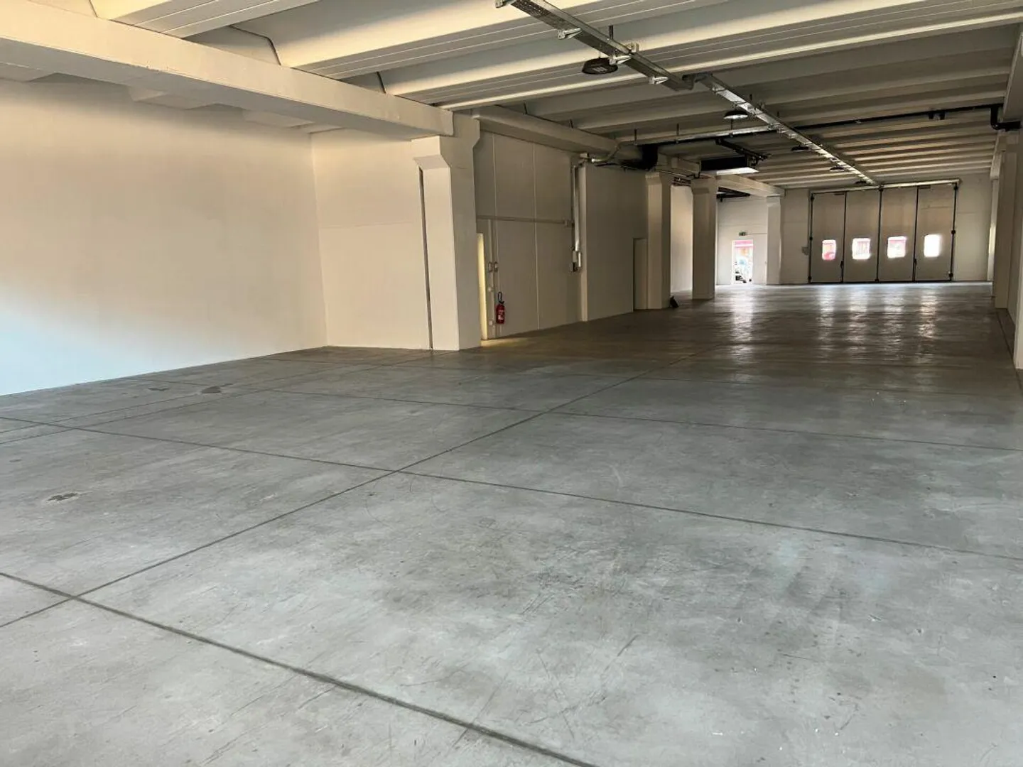 Industrial space in a strategic location - Photo 2 of 3