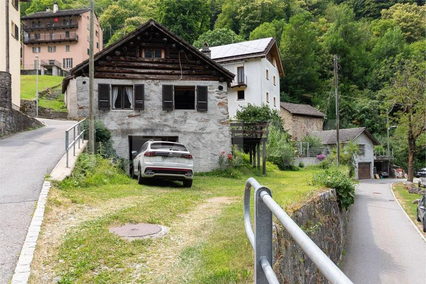 Rustico mit 3,5 Zimmern zu renovieren - Foto 2 von 13