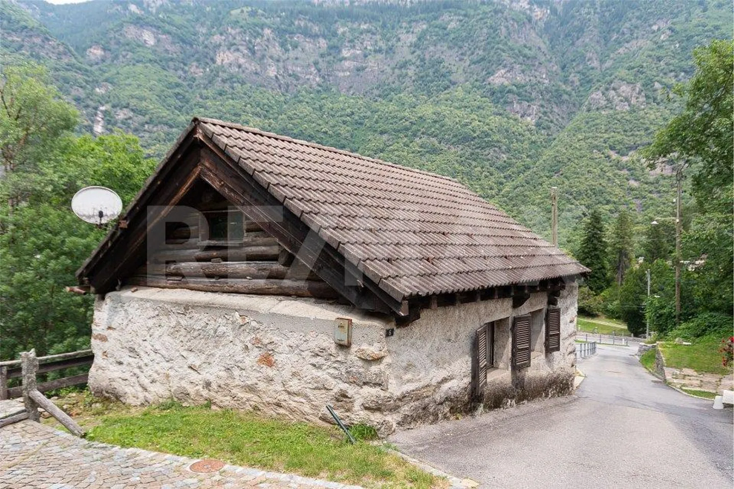 Rustico mit 3,5 Zimmern zu renovieren - Foto 3 von 13