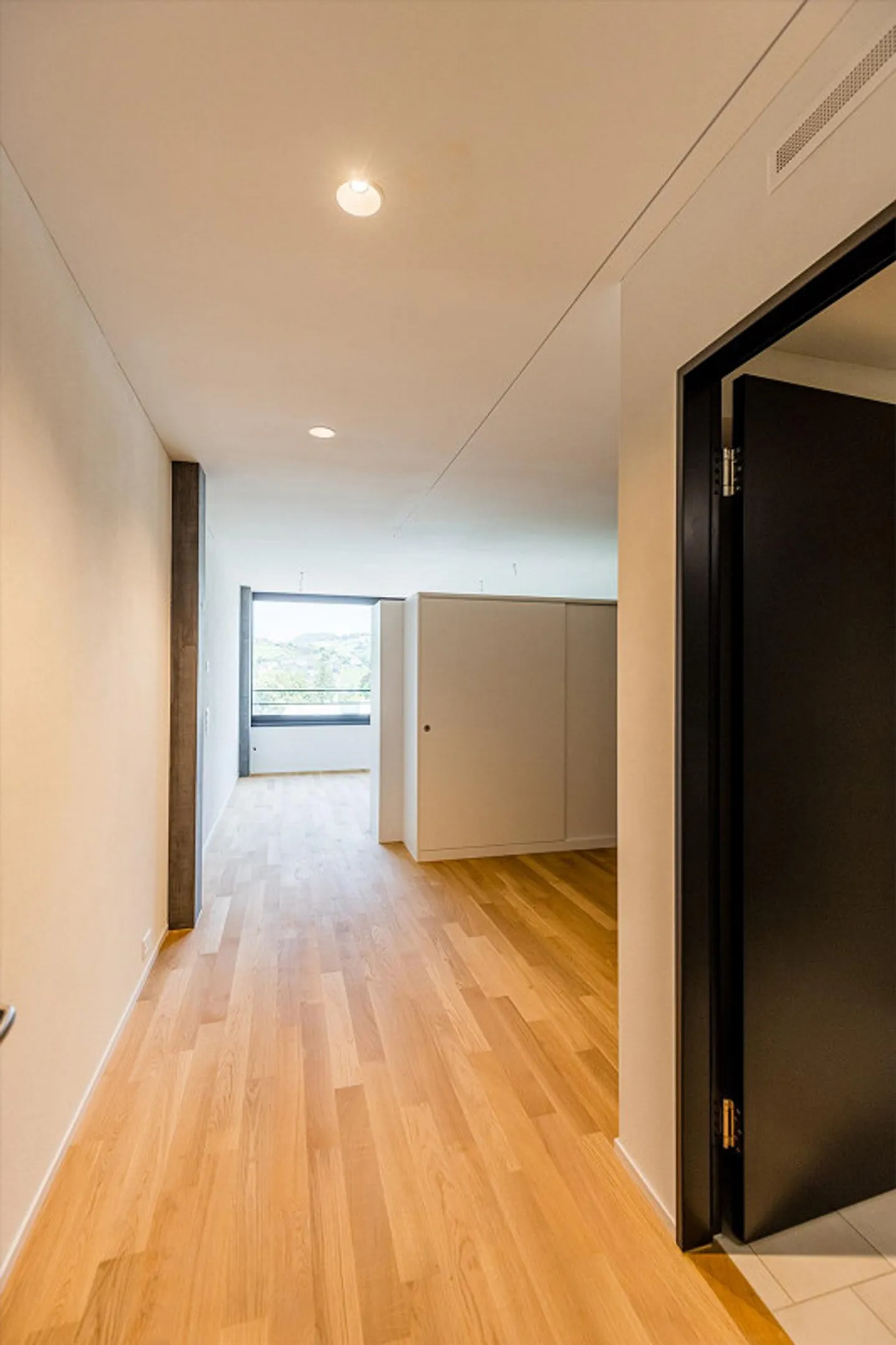Exclusive living in the Akara Tower - Photo 7 of 7