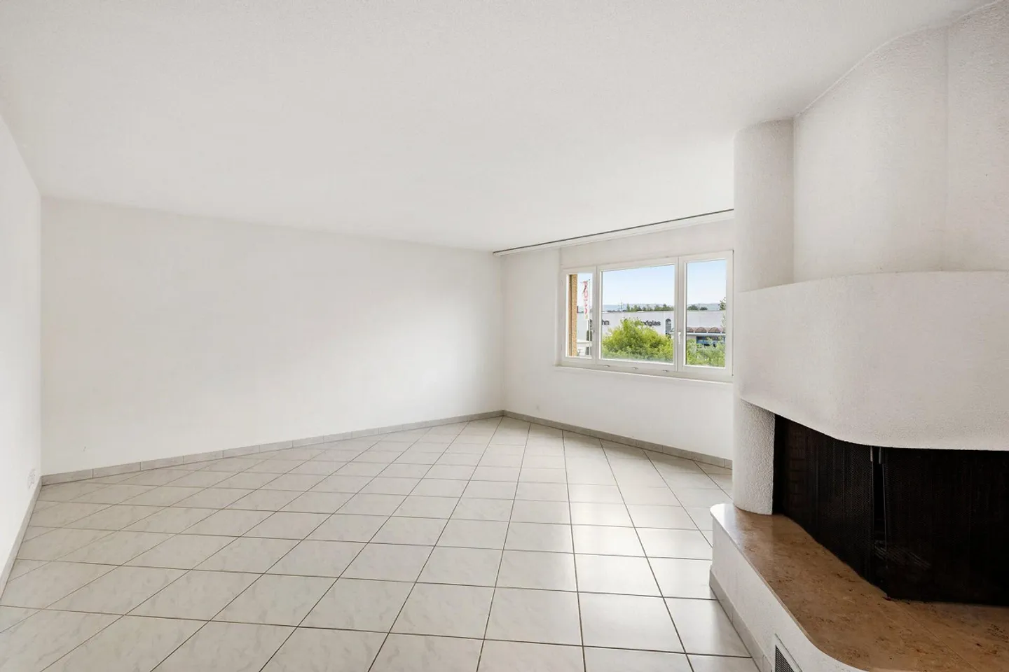 GROSSZÜGIGE 4.5-ZIMMER-WOHNUNG MIT GROSSEM BALKON UND 2 TG-PLÄTZEN - Photo 6 of 26