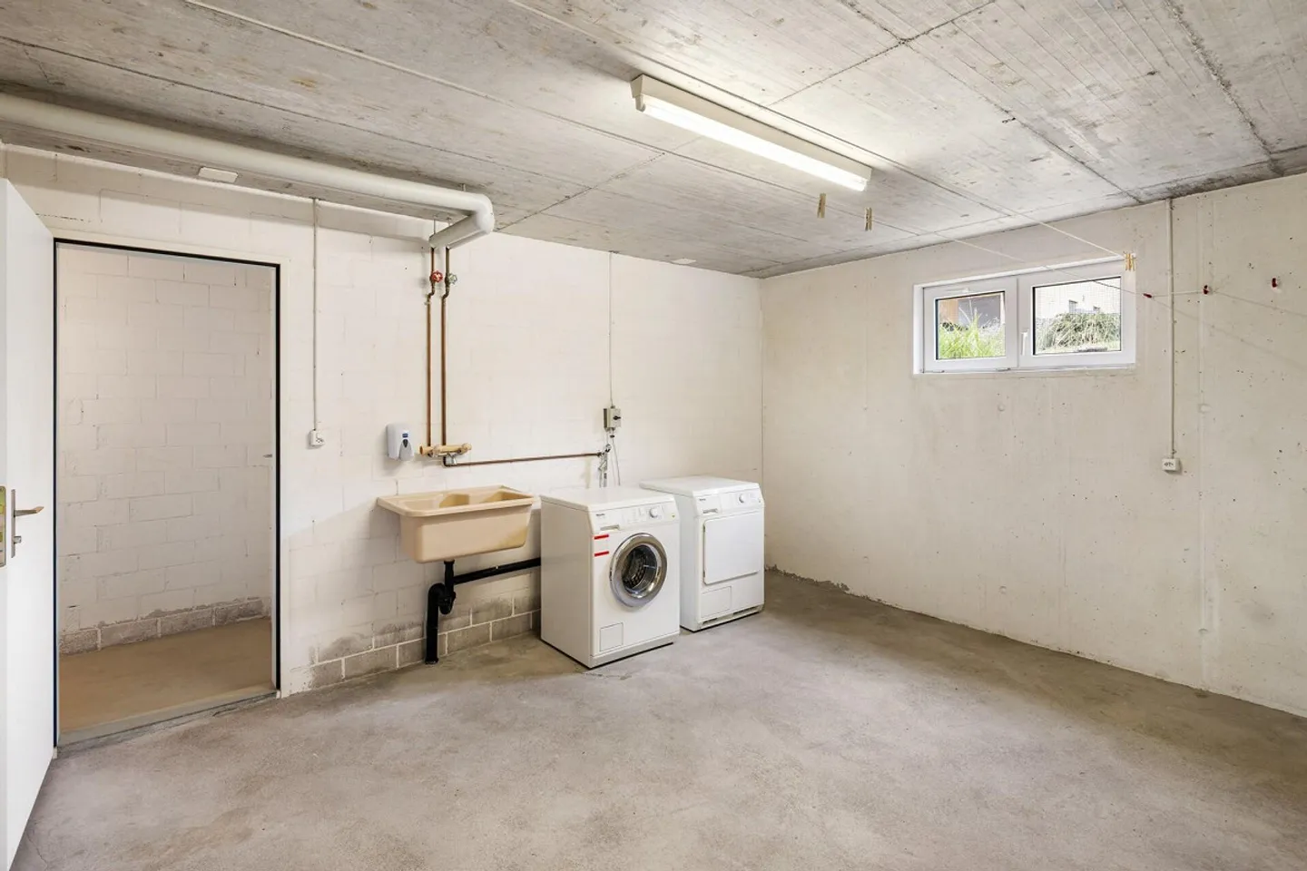 GROSSZÜGIGE 4.5-ZIMMER-WOHNUNG MIT GROSSEM BALKON UND 2 TG-PLÄTZEN - Photo 13 of 26