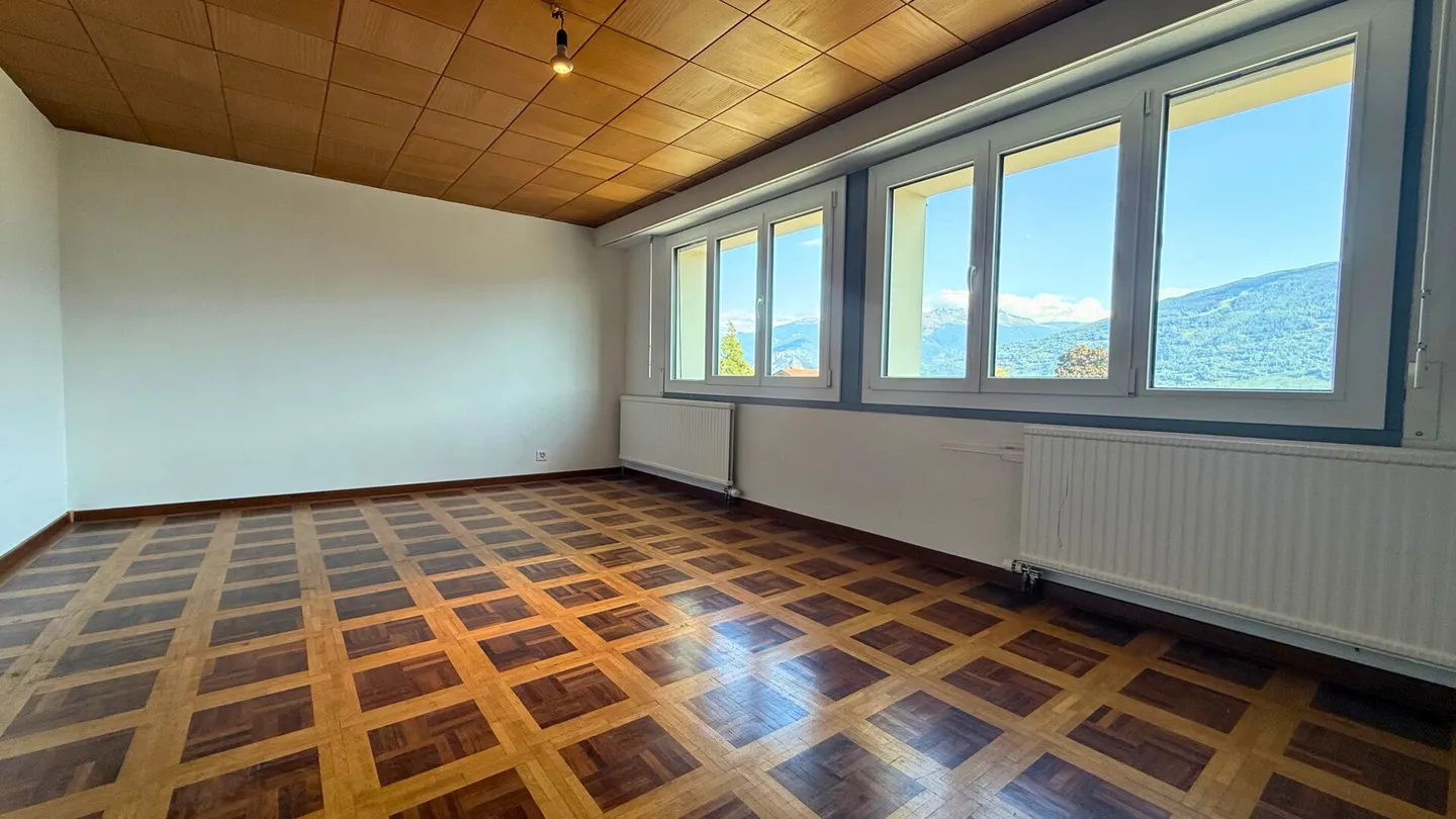 Charming 5.5-room duplex in a village house in the center of the village - Photo 2 of 18