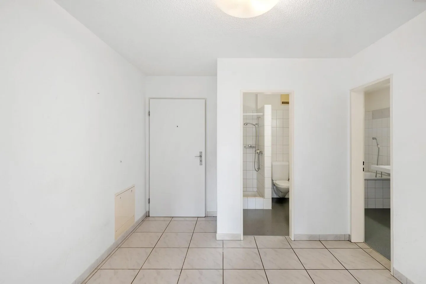 GROSSZÜGIGE 4.5-ZIMMER-WOHNUNG MIT GROSSEM BALKON UND 2 TG-PLÄTZEN - Photo 16 of 26