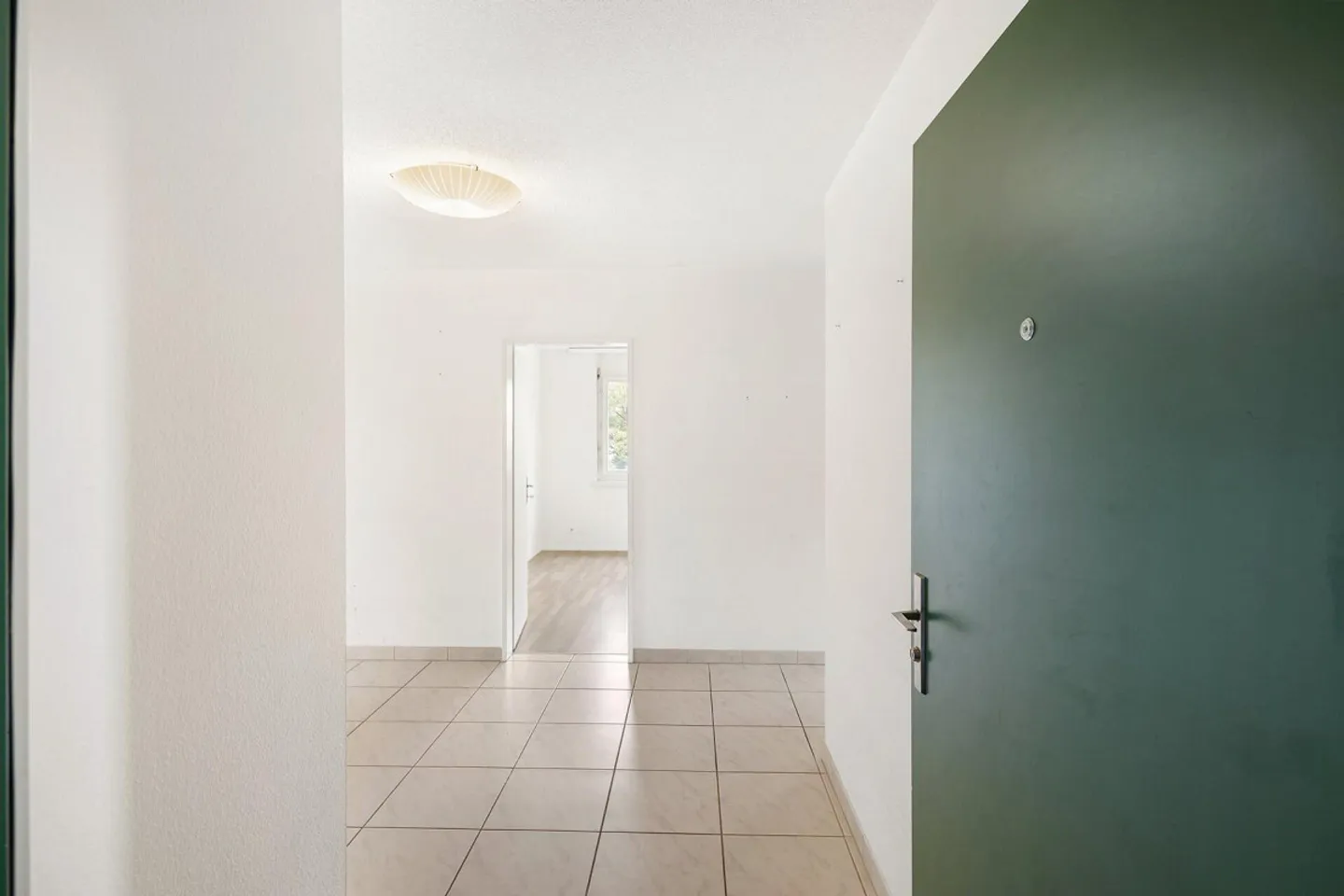 GROSSZÜGIGE 4.5-ZIMMER-WOHNUNG MIT GROSSEM BALKON UND 2 TG-PLÄTZEN - Photo 18 of 26