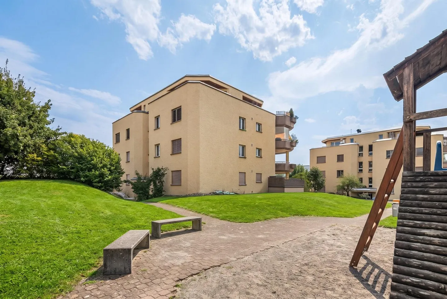 GROSSZÜGIGE 4.5-ZIMMER-WOHNUNG MIT GROSSEM BALKON UND 2 TG-PLÄTZEN - Photo 21 of 26