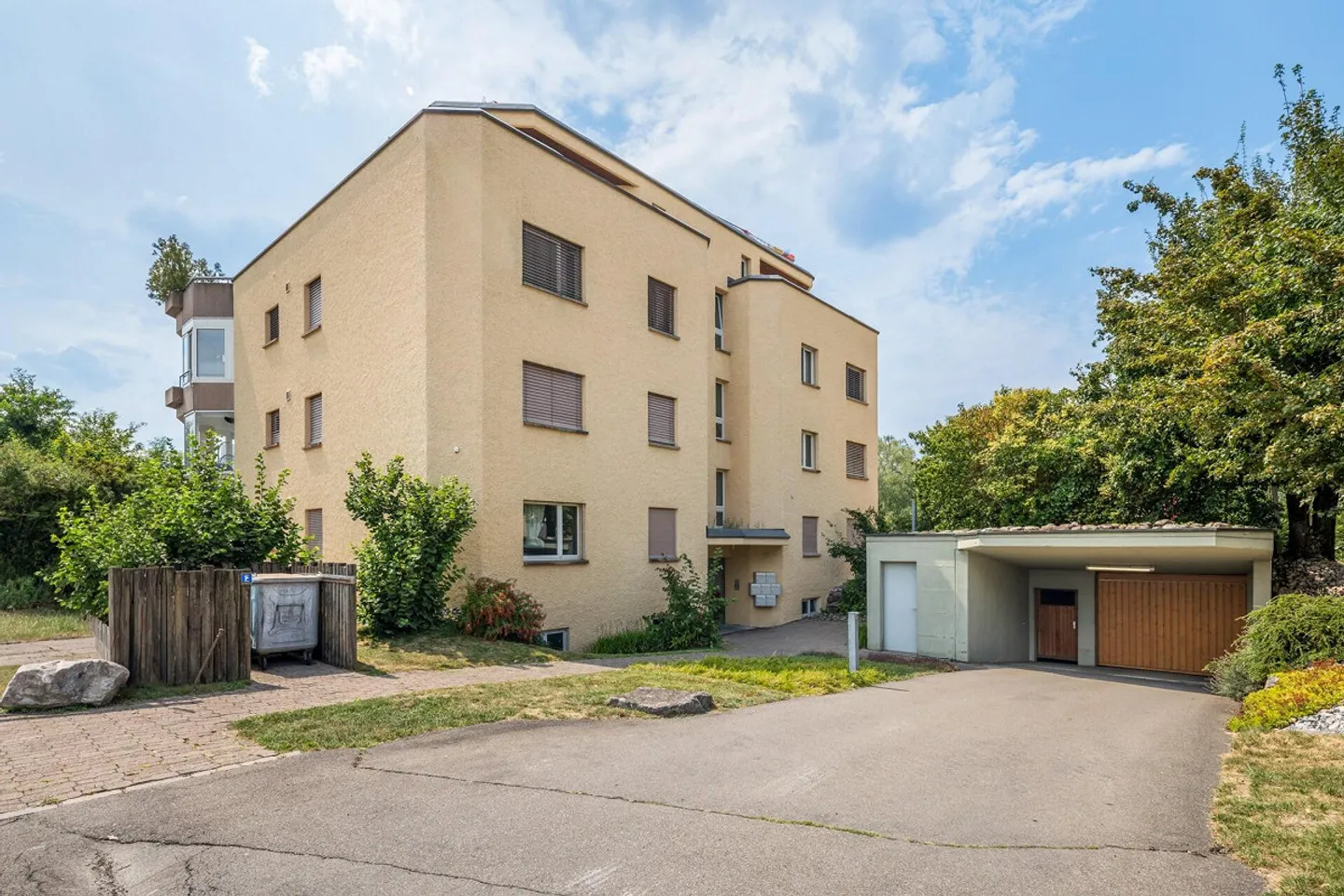 GROSSZÜGIGE 4.5-ZIMMER-WOHNUNG MIT GROSSEM BALKON UND 2 TG-PLÄTZEN - Photo 22 of 26