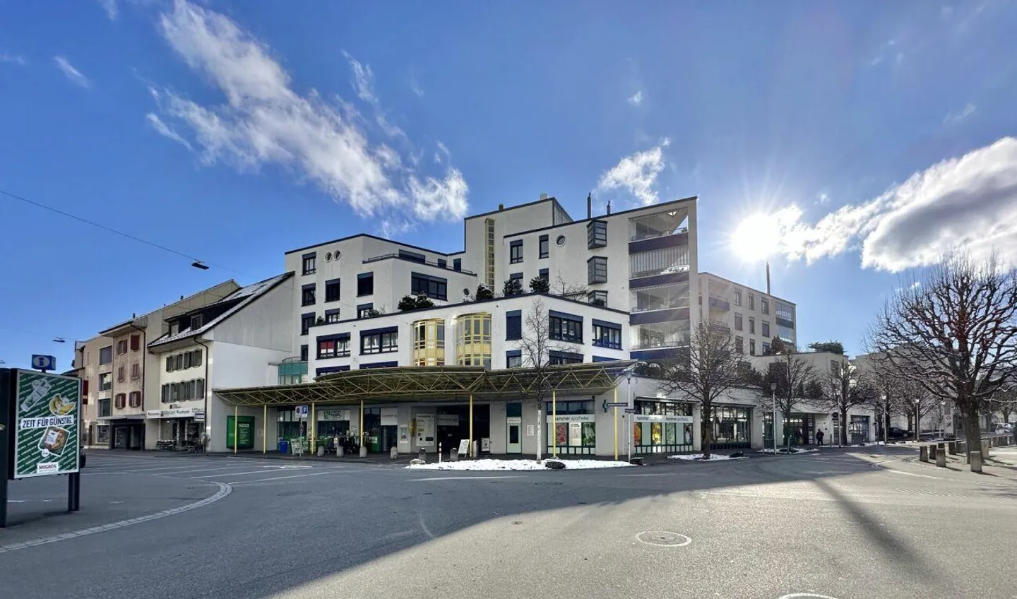 SPAZIO COMMERCIALE ATTRATTIVO NELLA ZONA CENTRALE DI OLTEN IN VENDITA - Foto 1 di 8