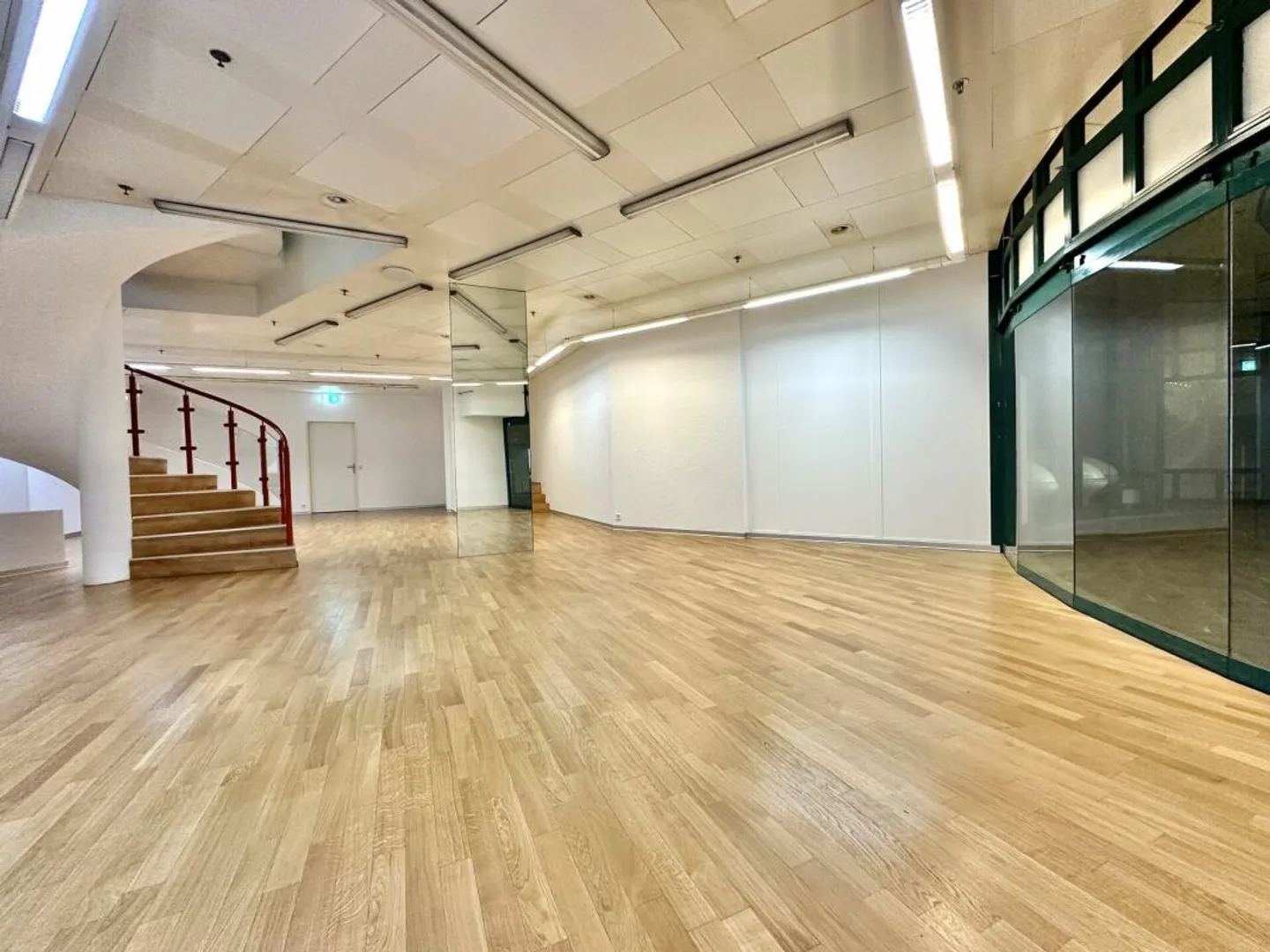 SPAZIO COMMERCIALE ATTRATTIVO NELLA ZONA CENTRALE DI OLTEN IN VENDITA - Foto 8 di 8