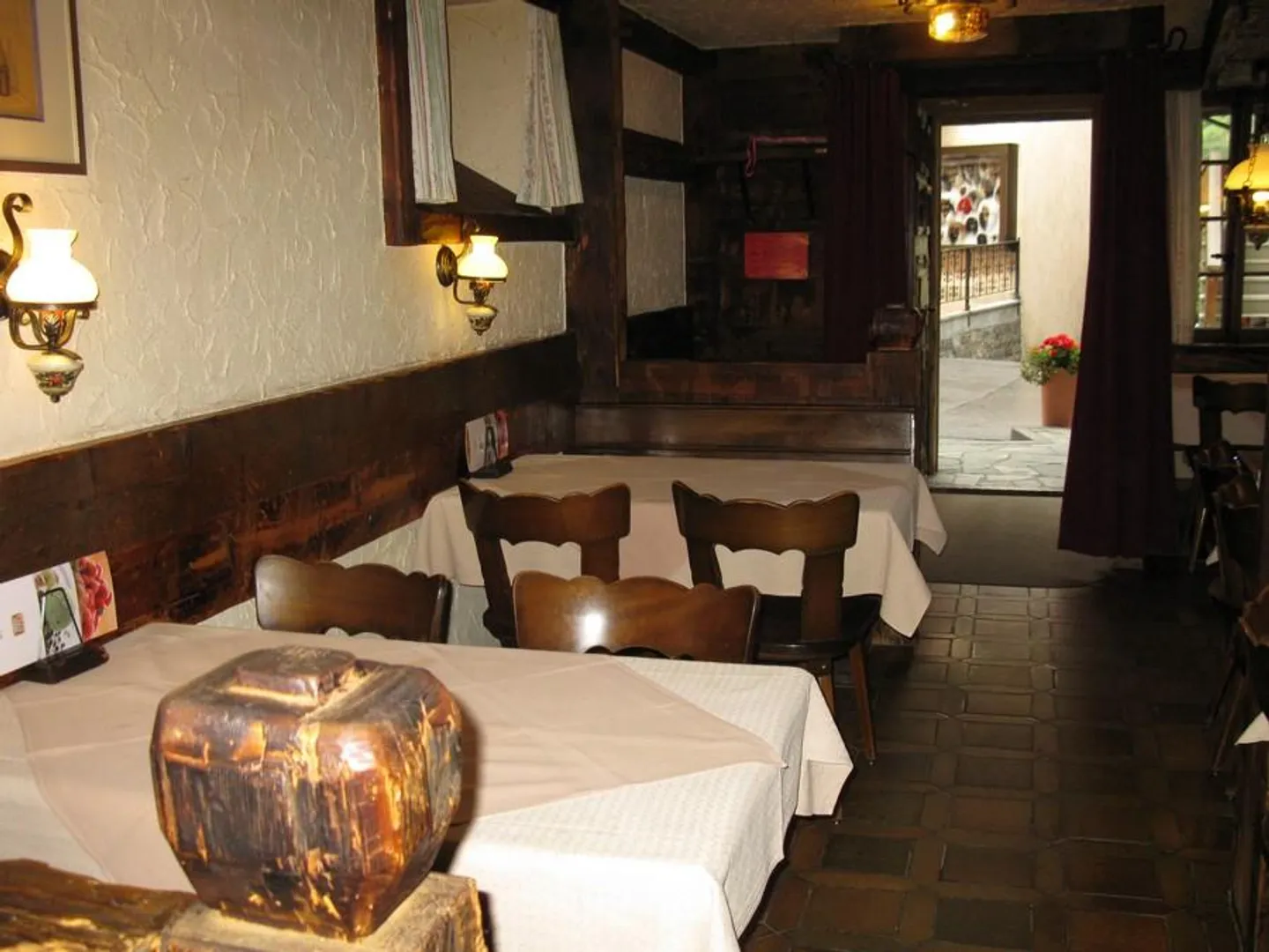 Hotel Restaurant in the Center with Terrace, rustic in typical Valais style. - Photo 2 of 8