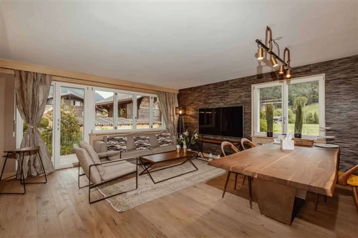 «Moderne Zweitwohnung im Zentrum von Gstaad» - Photo 1 of 19