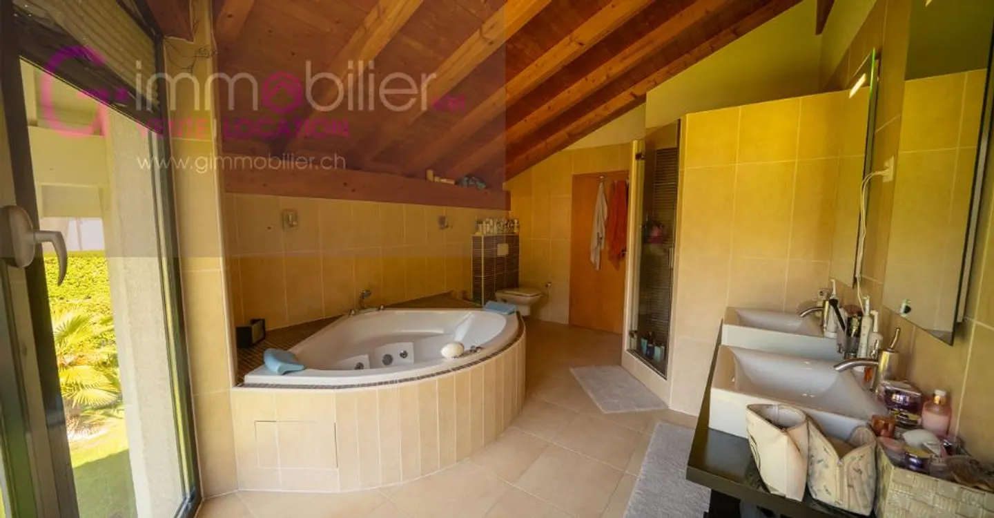Detached house with 5.5 rooms on a large plot in Monthey - Photo 10 of 12