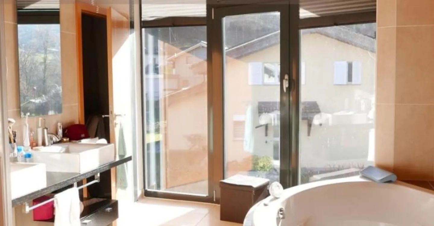 Detached house with 5.5 rooms on a large plot in Monthey - Photo 11 of 12