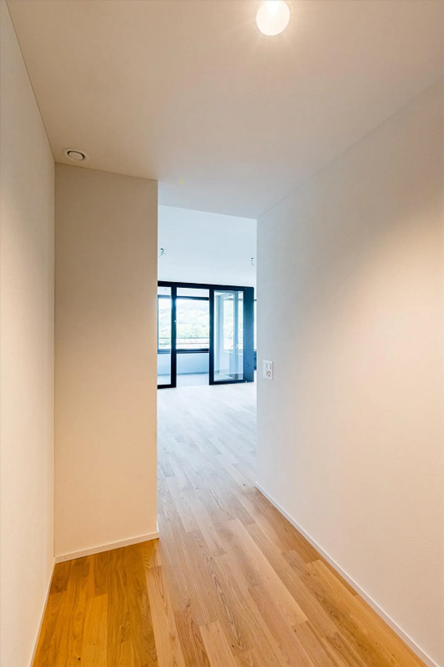 Living in the Akara Tower - Photo 11 of 13