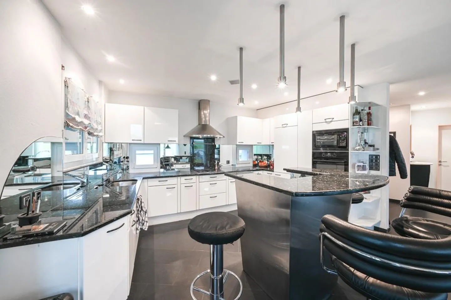 Modern Single-Family Home with Exclusive Architecture and Garden Paradise - Photo 2 of 7