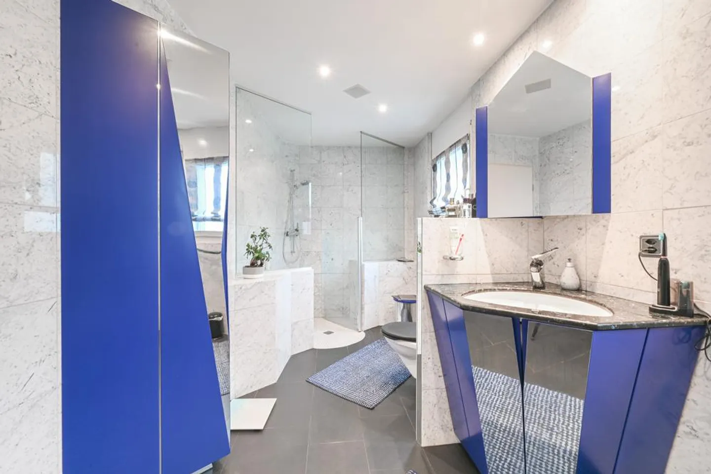 Modern Single-Family Home with Exclusive Architecture and Garden Paradise - Photo 6 of 7