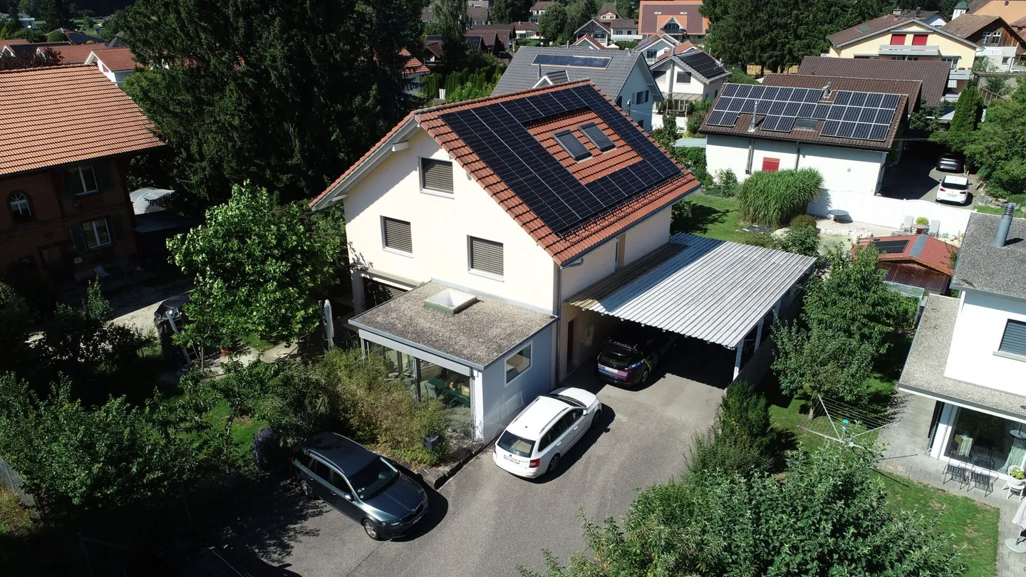 Casa unifamiliare attraente e caratteristica con 8 stanze a Kriegstetten - Foto 1 di 9