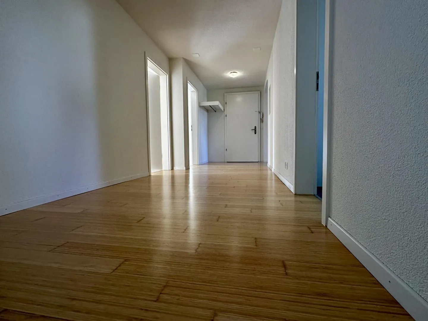 Bright 4.5-room apartment with balcony for rent in Zollikofen - Photo 2 of 9