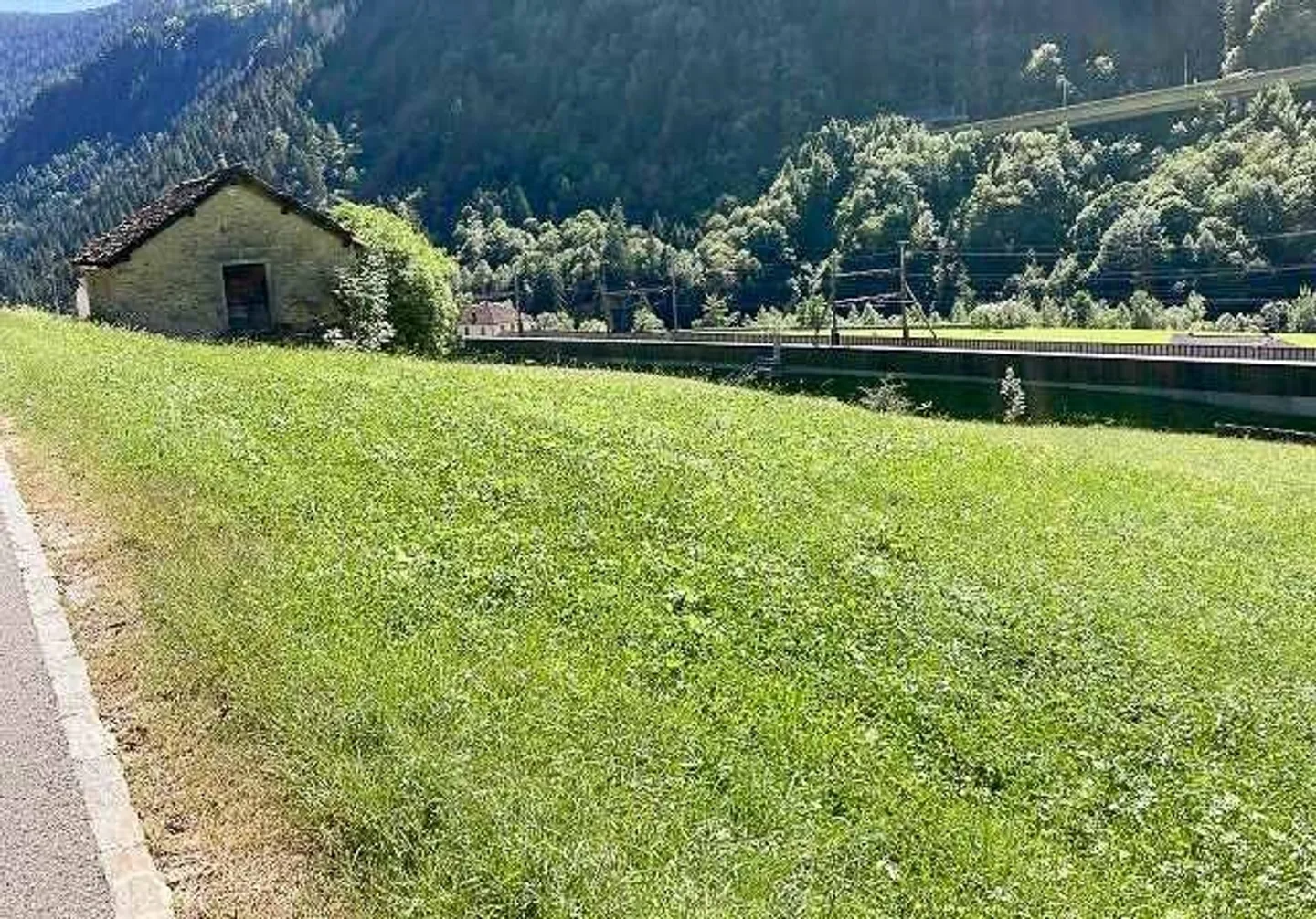 Terreno edificabile soleggiato a Faido - Foto 7 di 14
