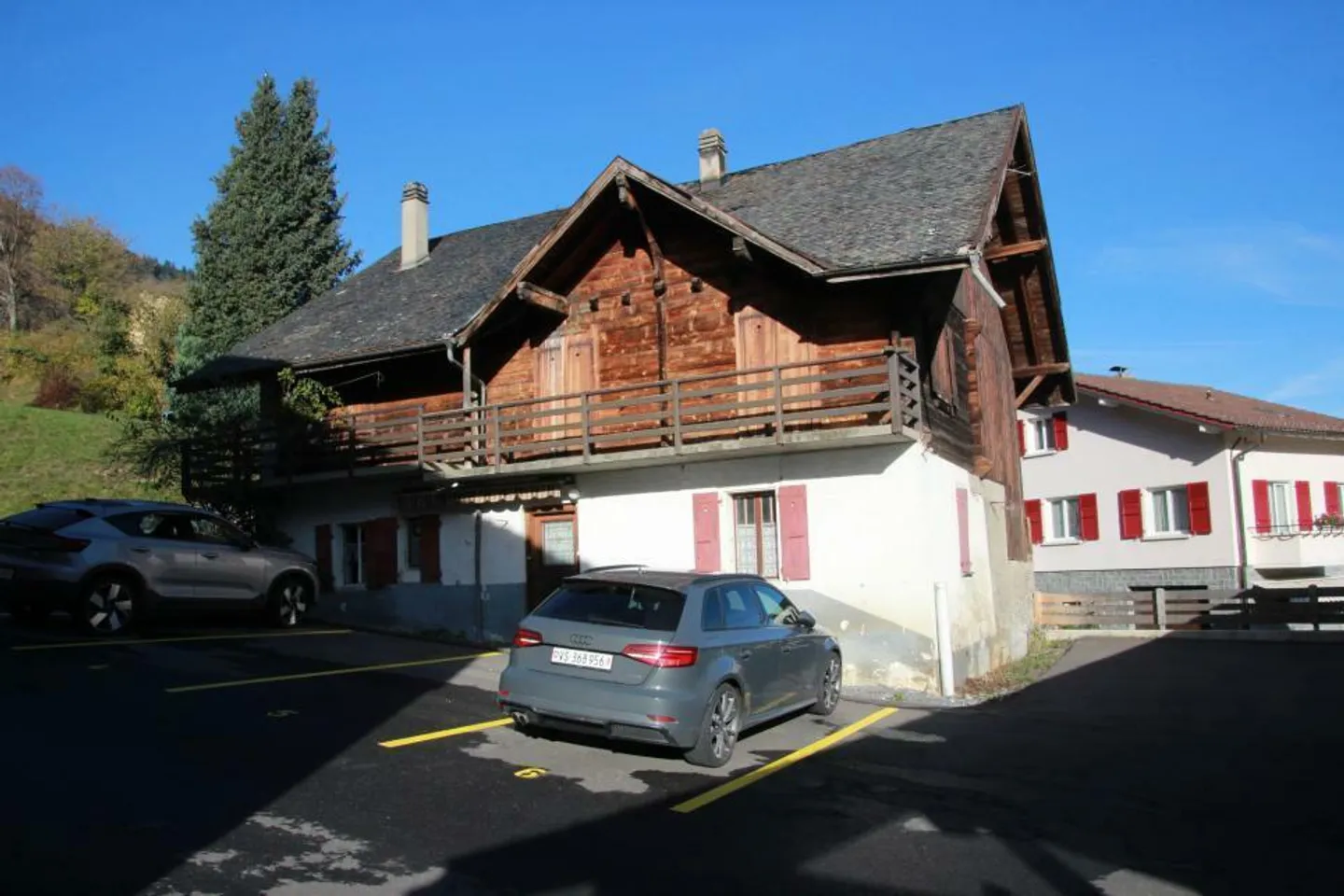 Beautiful chalet-barn to renovate into 2 spacious apartments - Photo 4 of 13