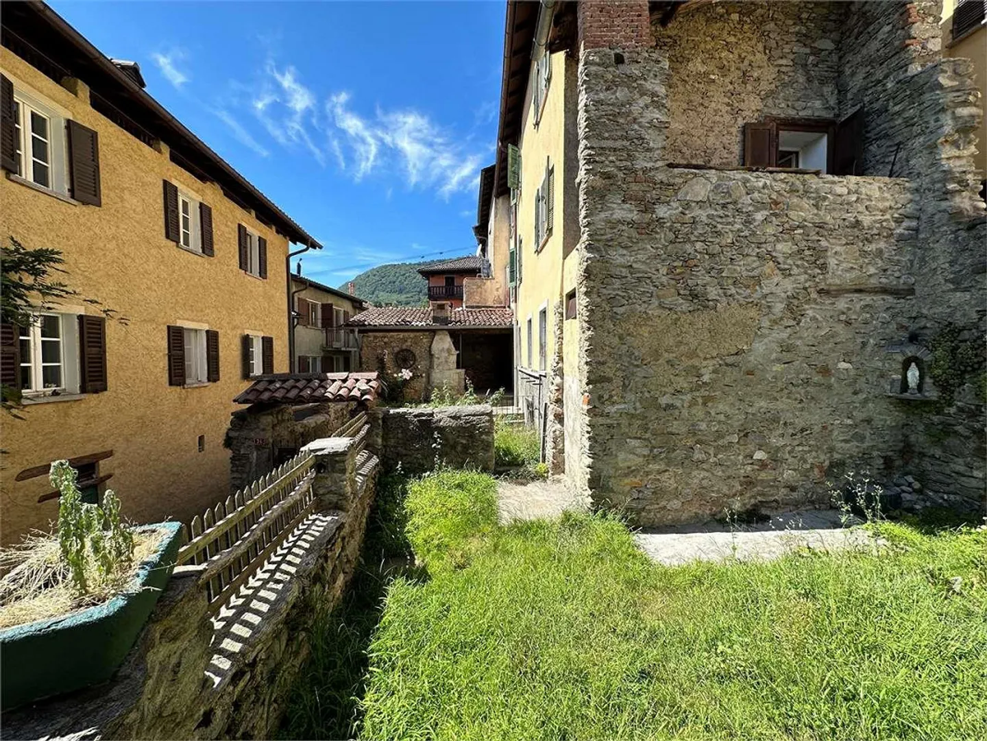 Casa di nucleo con giardino privato - Foto 2 di 13