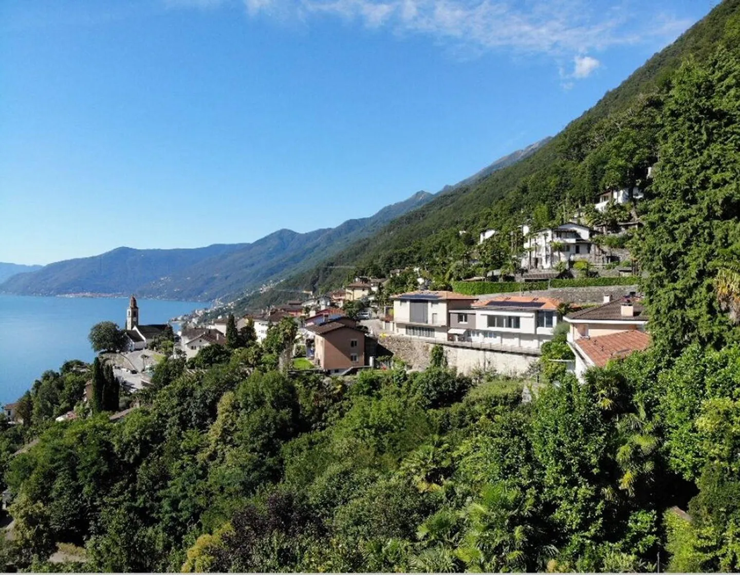 Villa bifamiliare con appartamenti di 4 ½ e 2 locali e casa unifami... - Foto 2 di 13