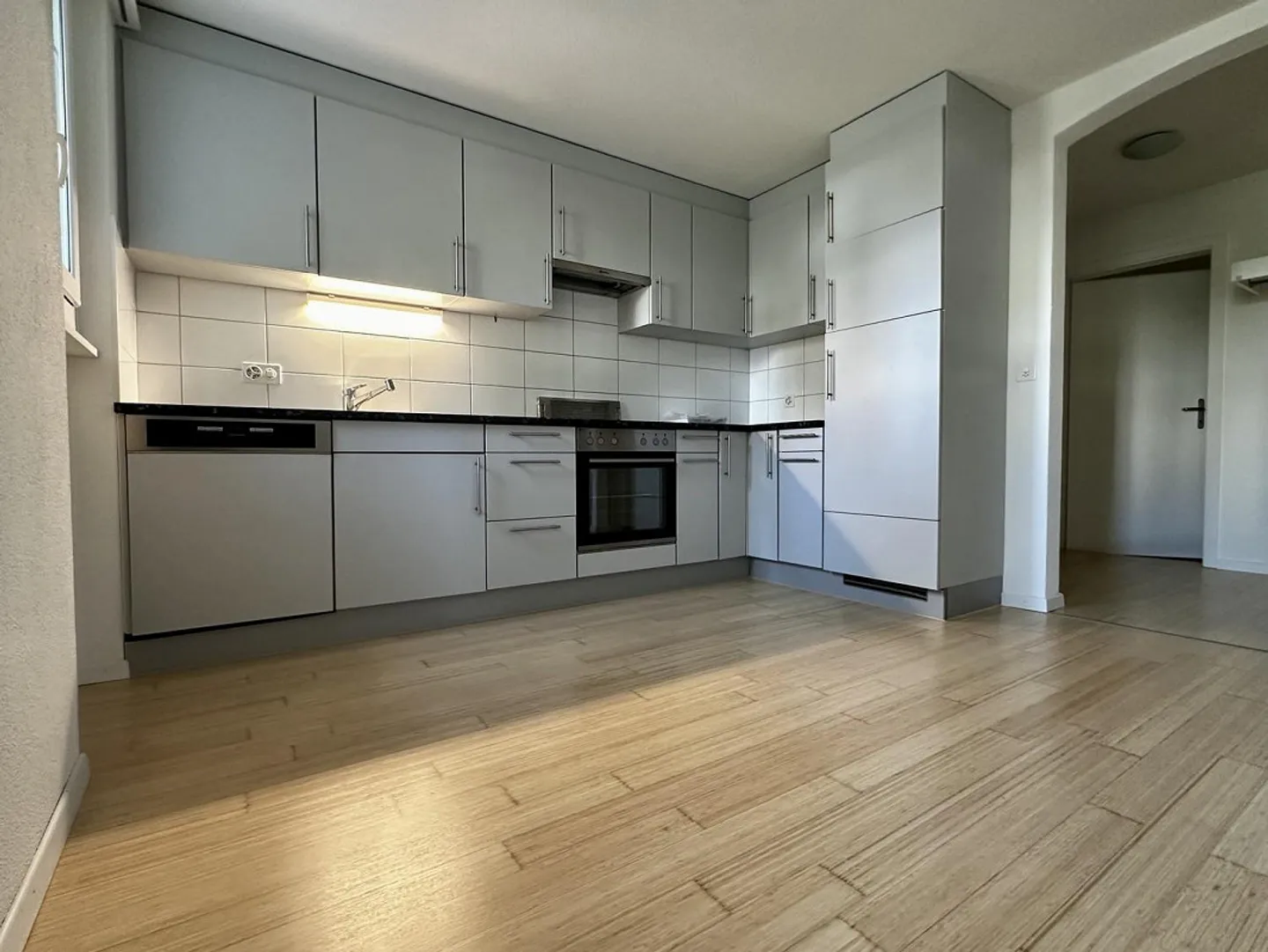 Bright 4.5-room apartment with balcony for rent in Zollikofen - Photo 7 of 9