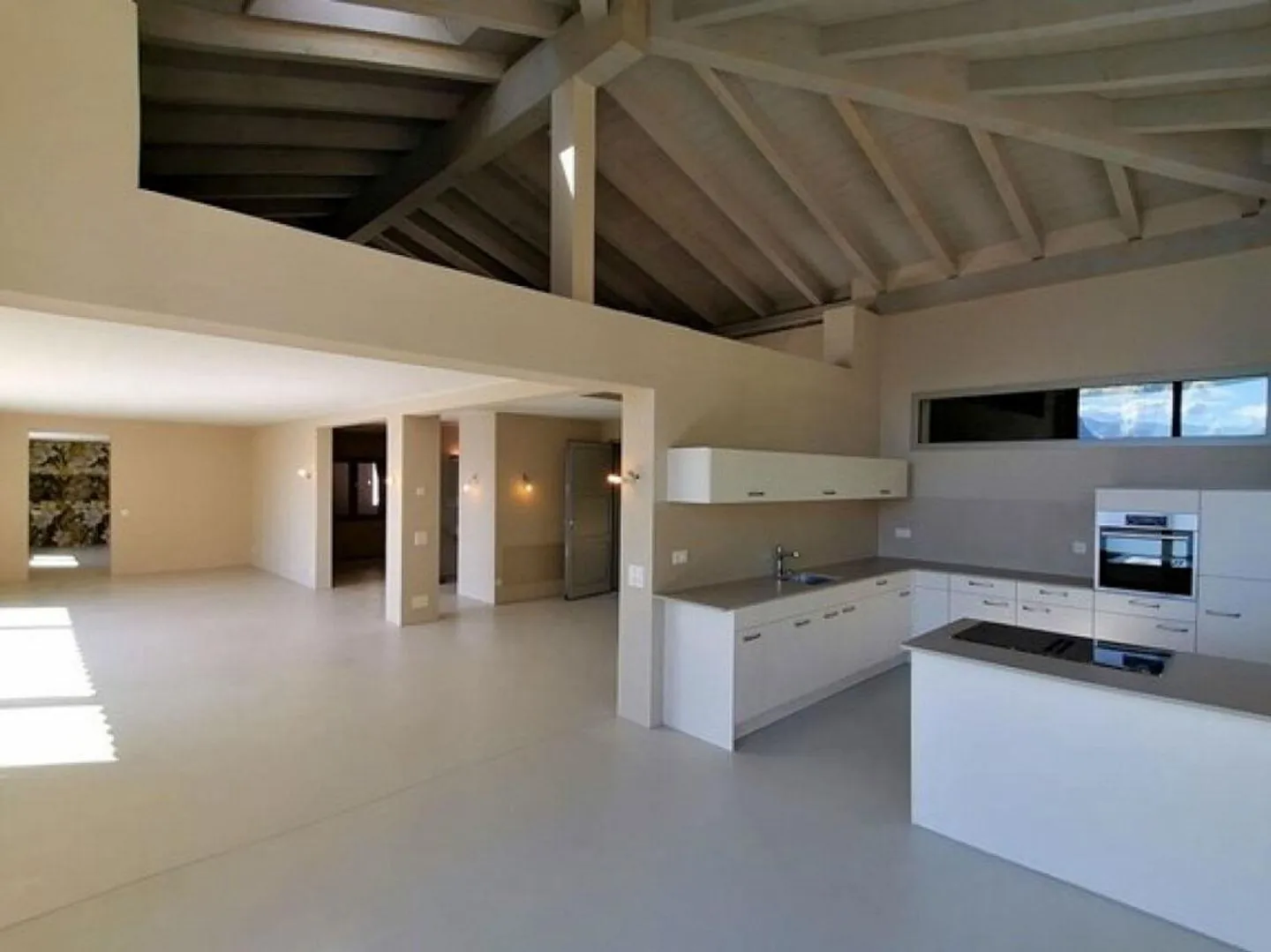 Villa bifamiliare con appartamenti di 4 ½ e 2 locali e casa unifami... - Foto 8 di 13