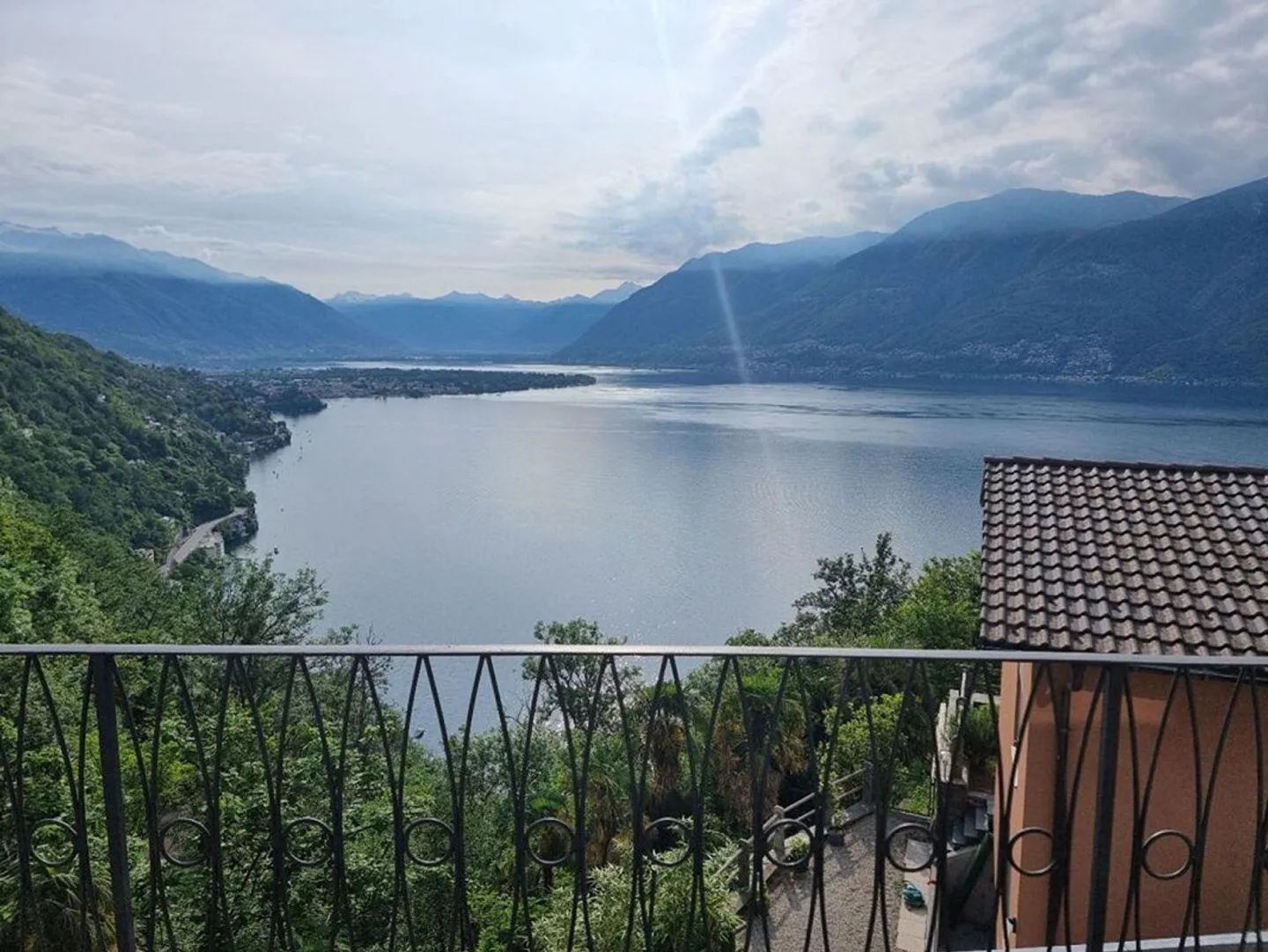 Villa bifamiliare con appartamenti di 4 ½ e 2 locali e casa unifami... - Foto 12 di 13