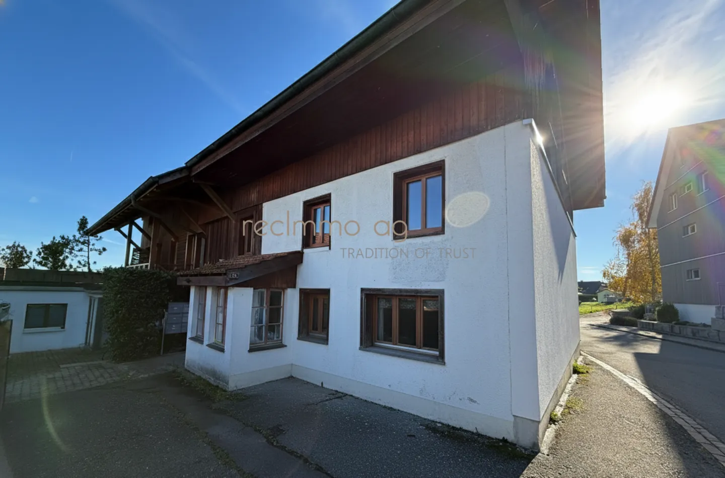 Mehrfamilienhaus mit 5 Wohneinheiten im Dorfkern von Buttwil - attraktive Renditemöglichkeit - Foto 1 von 11