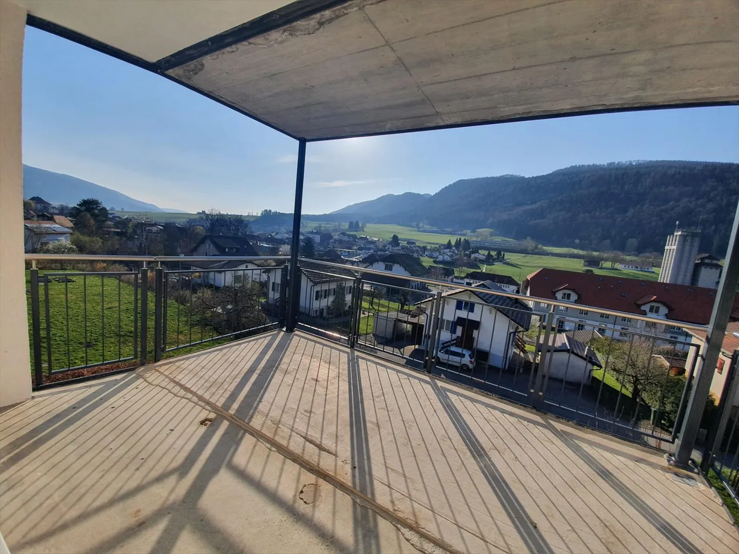 Appartamento affascinante con 3 camere da letto con balcone e bella vista a Tavannes - Foto 2 di 7