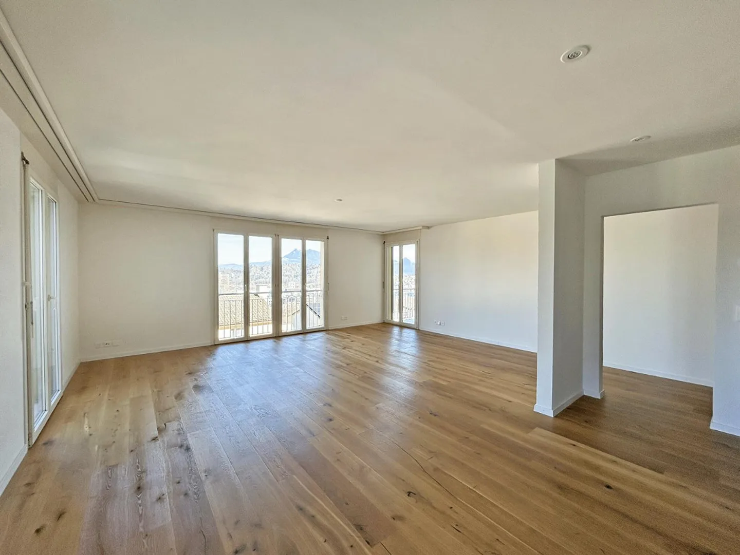 Vues magnifiques – moderne, spacieux, lumineux et accueillant - Photo 9 sur 17