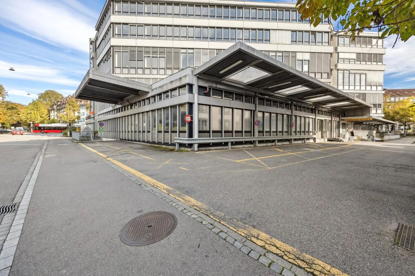 Vielseitige Gewerbeliegenschaft - Foto 2 von 10