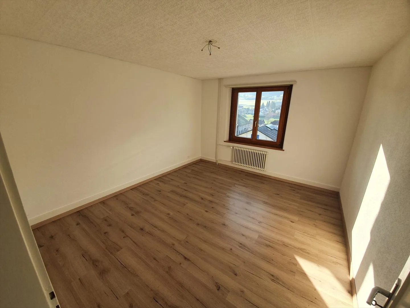 Appartamento affascinante con 3 camere da letto con balcone e bella vista a Tavannes - Foto 5 di 7