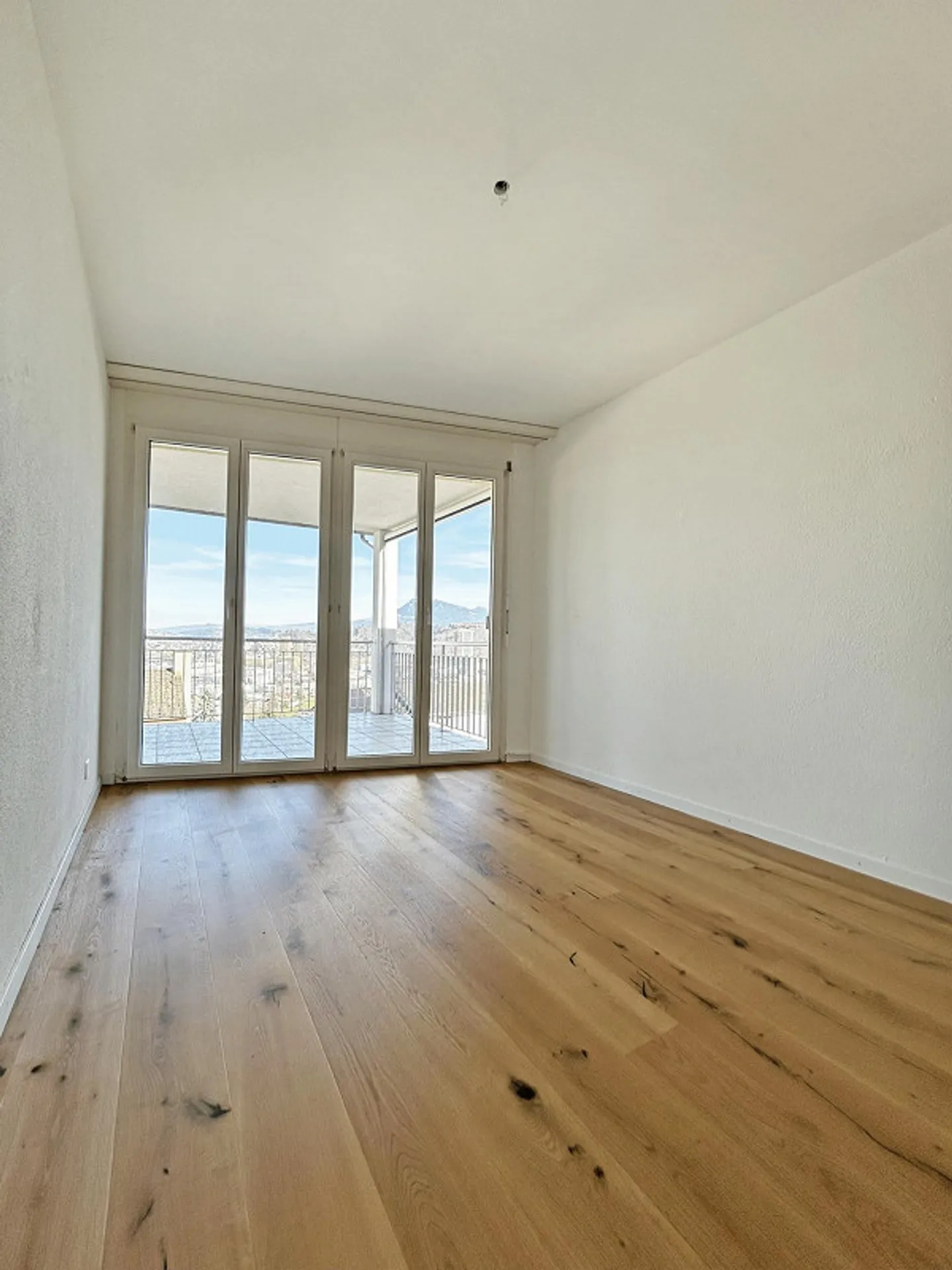 Vues magnifiques – moderne, spacieux, lumineux et accueillant - Photo 12 sur 17