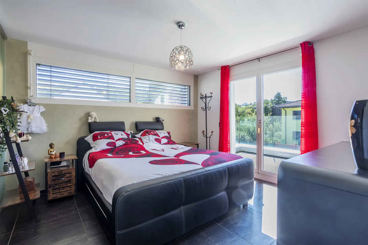 VILLA WITH 6.5 ROOMS AND HEATED POOL - Photo 14 of 17