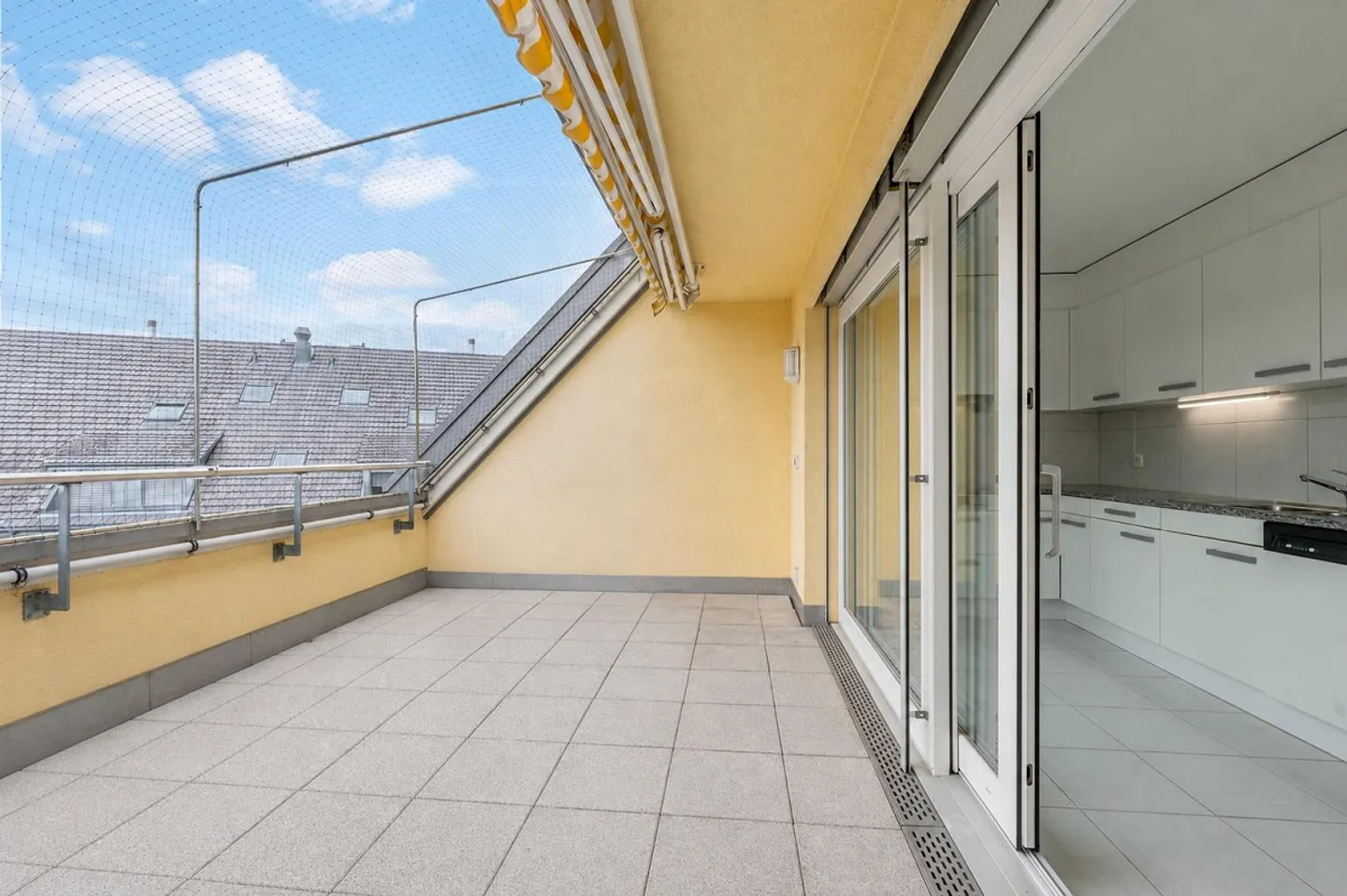 Vivre sur deux niveaux avec galerie et loggia privée - Photo 4 sur 10