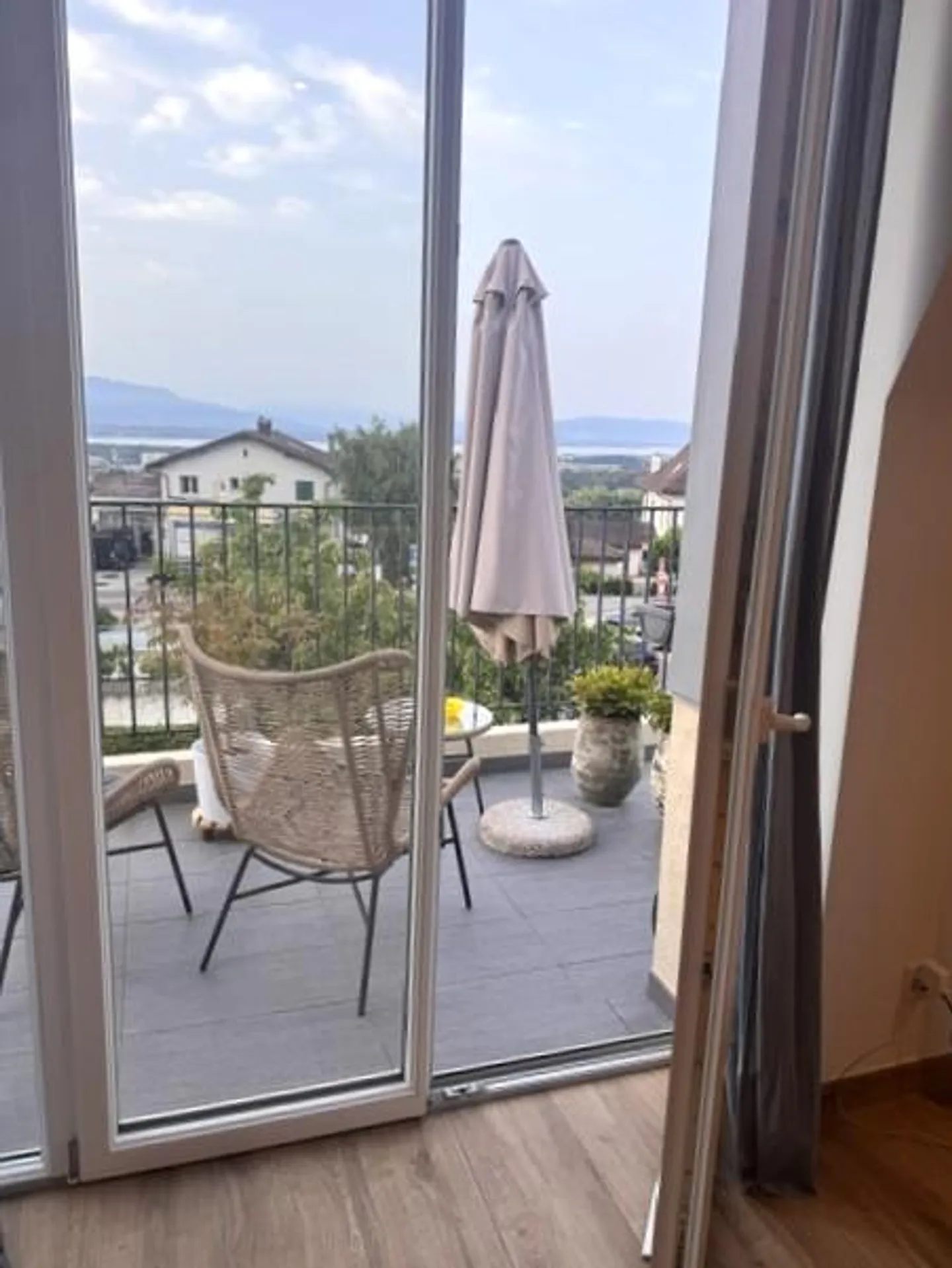 Appartement lumineux avec vue sur le lac - Photo 3 sur 4
