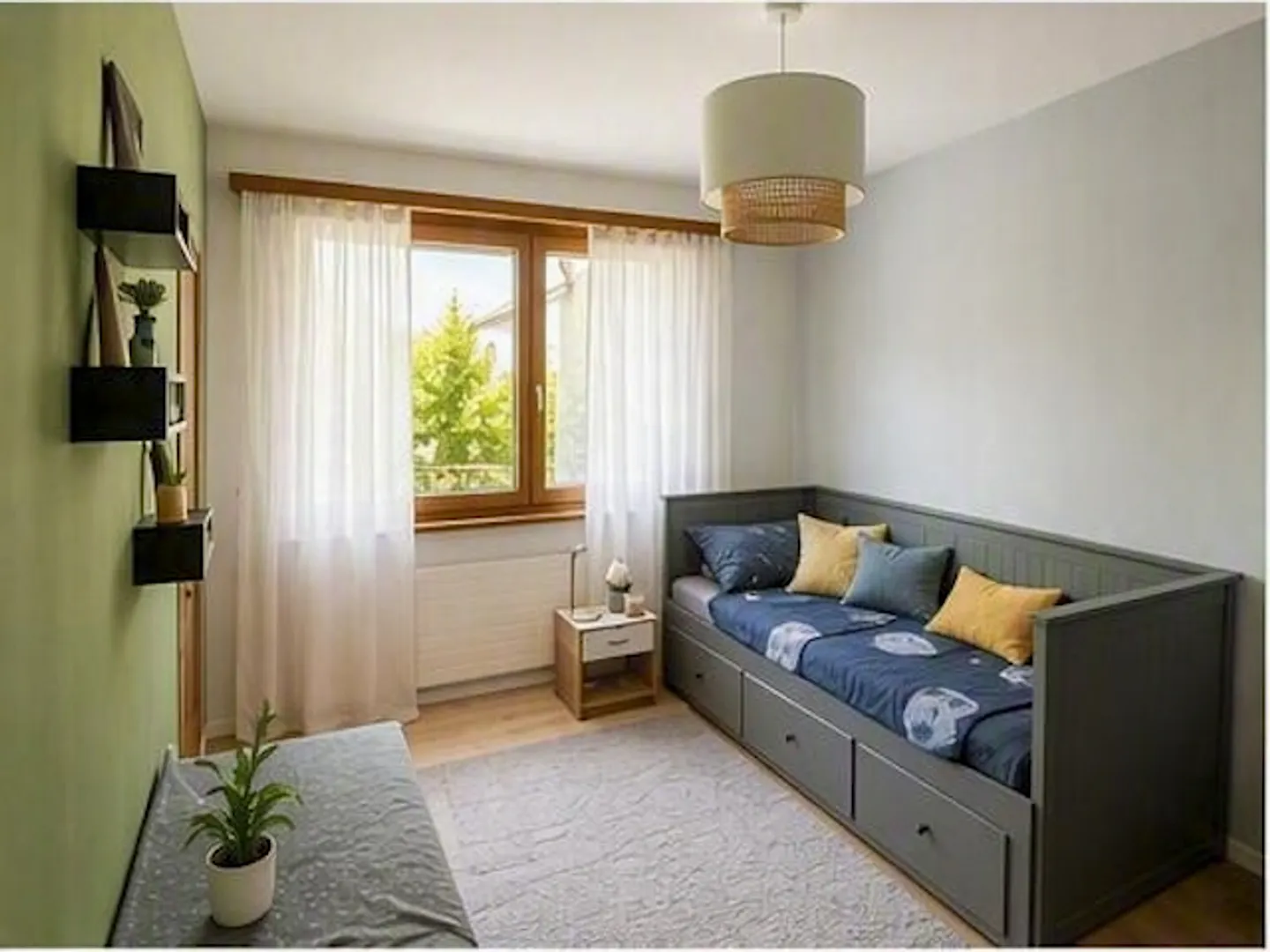 Charming 4.5-room renovated apartment in the heart of Marin - just steps from the lake - Photo 4 of 8