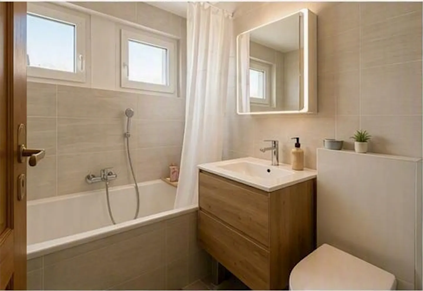 Charming 4.5-room renovated apartment in the heart of Marin - just steps from the lake - Photo 7 of 8