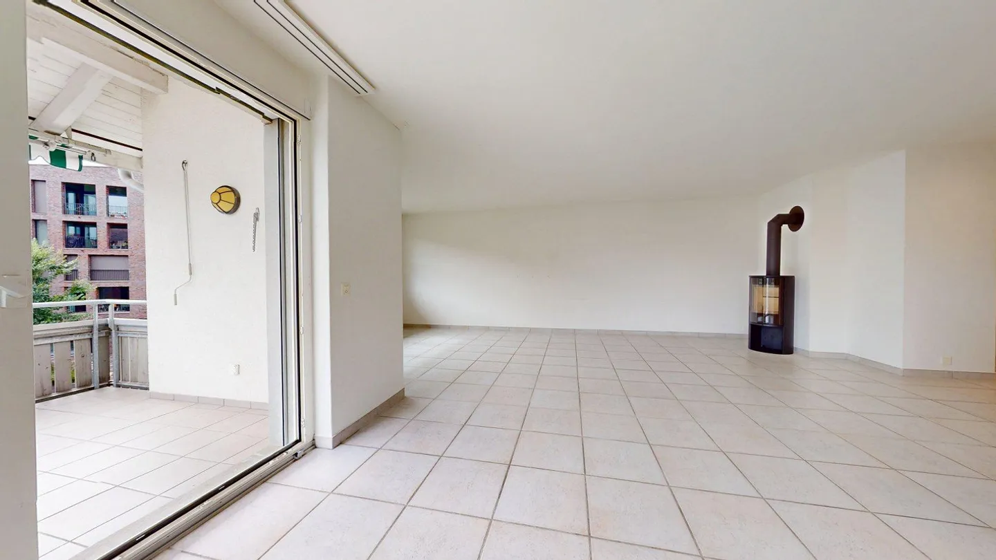 Bright, attractive condominium - Photo 2 of 13