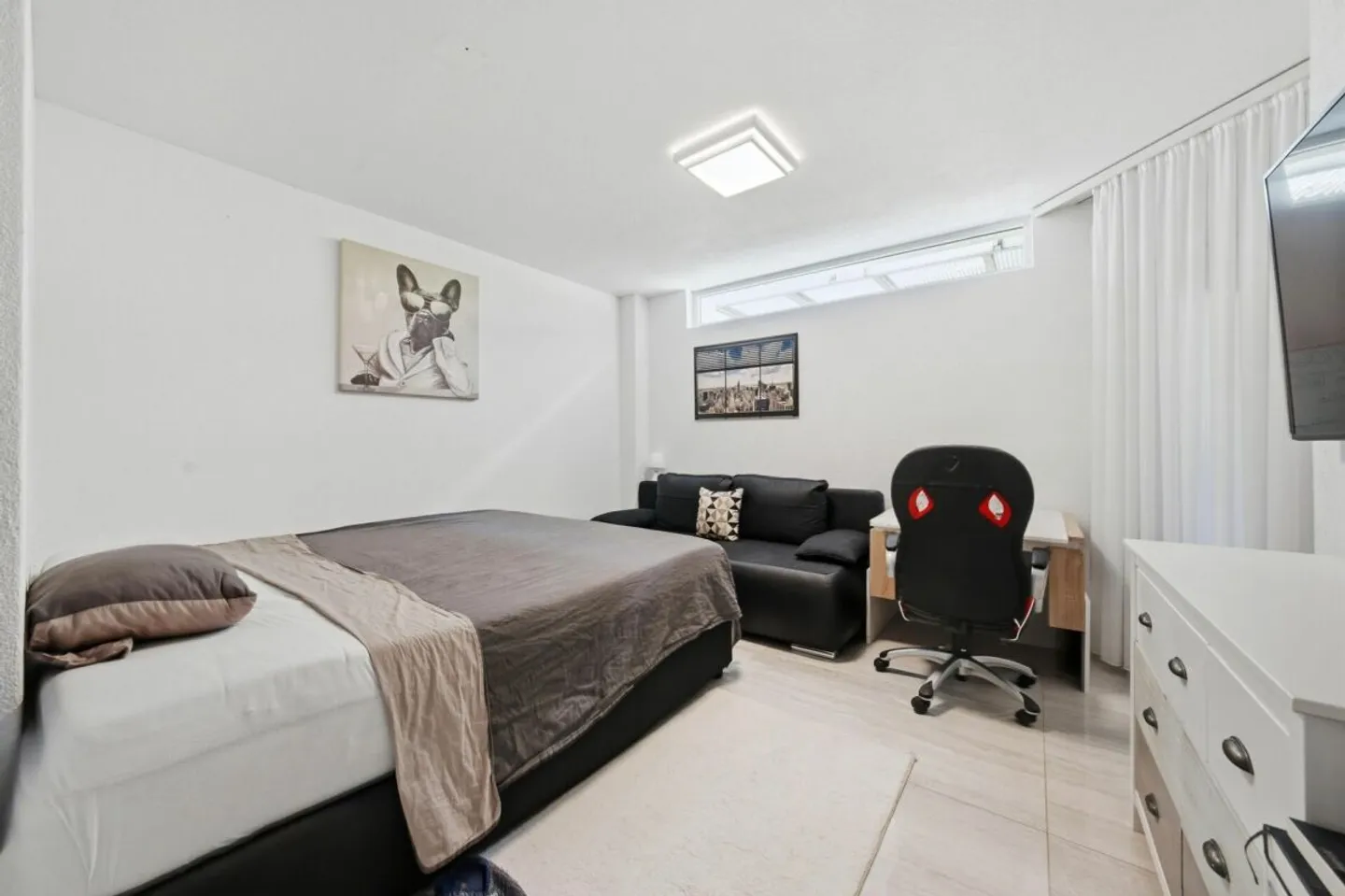 Luxury Apartment with Lake View - Photo 7 of 13