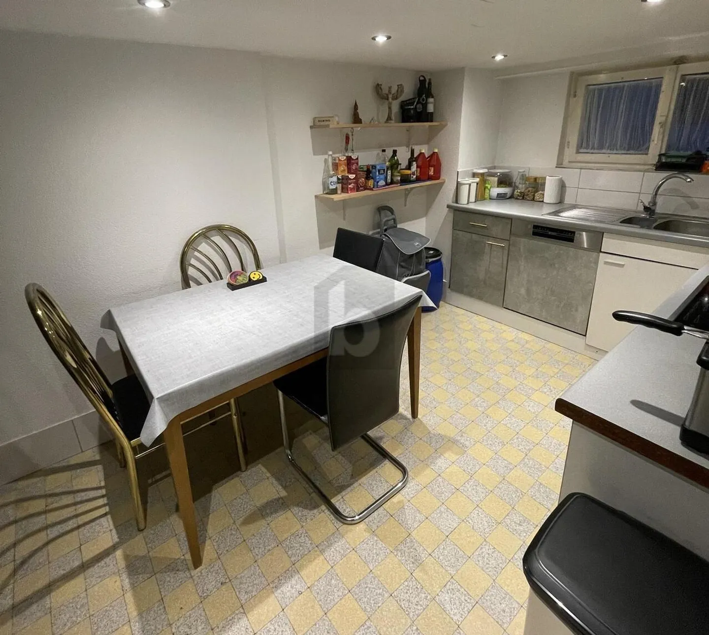 Charming Semi-Detached House - Photo 2 of 6