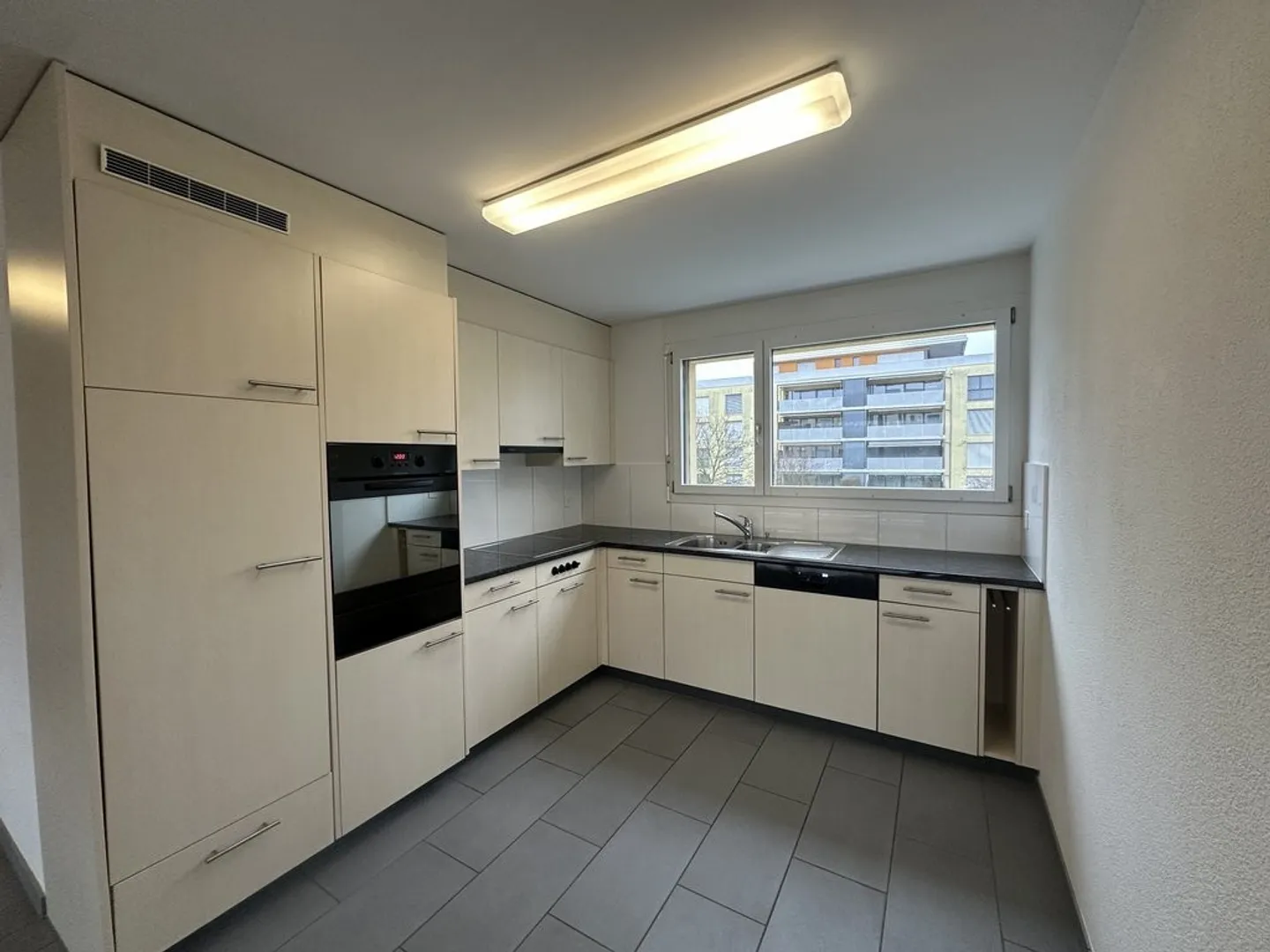Appartement spacieux 3.5 pièces - Photo 4 sur 6