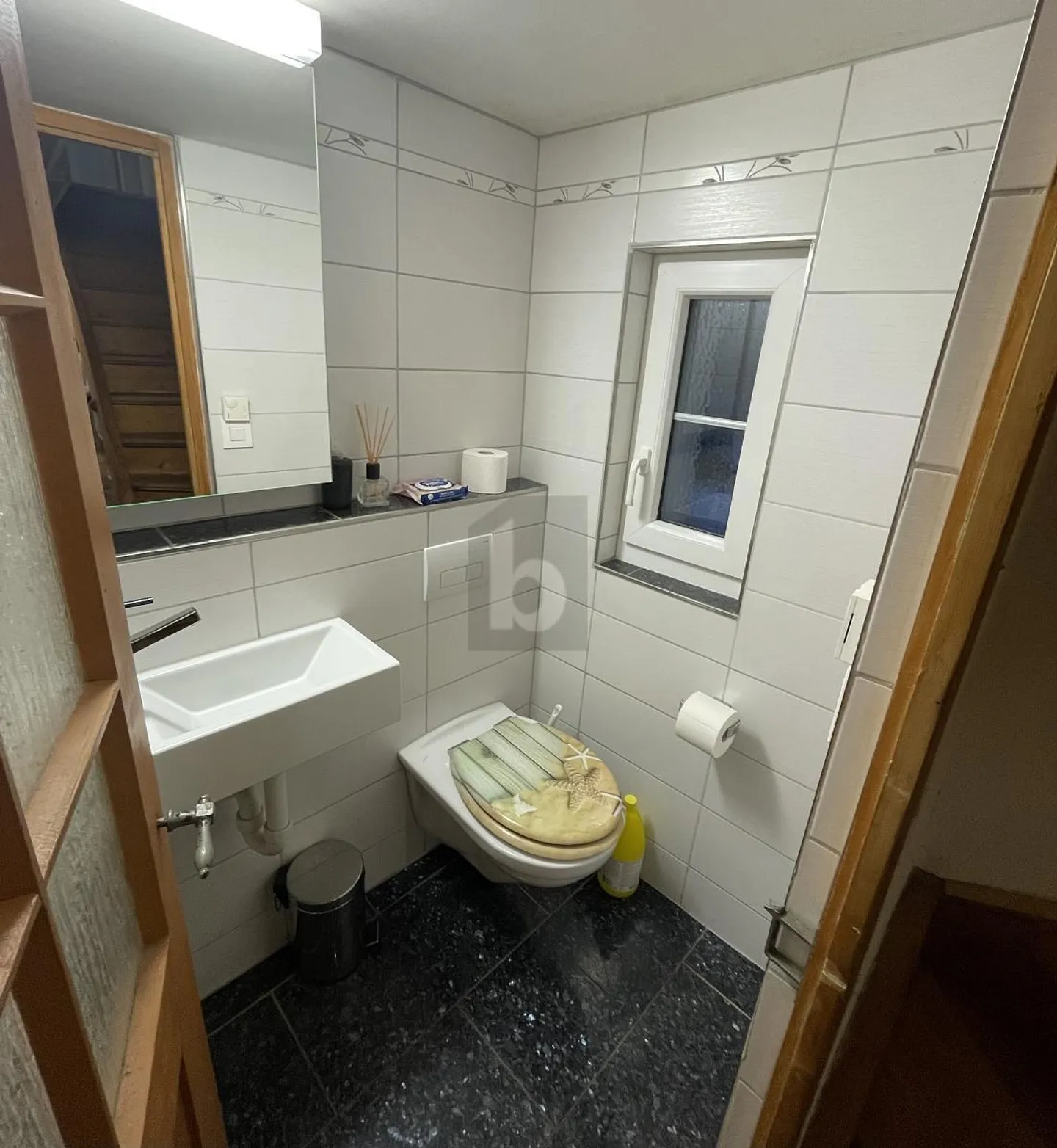 Charming Semi-Detached House - Photo 4 of 6